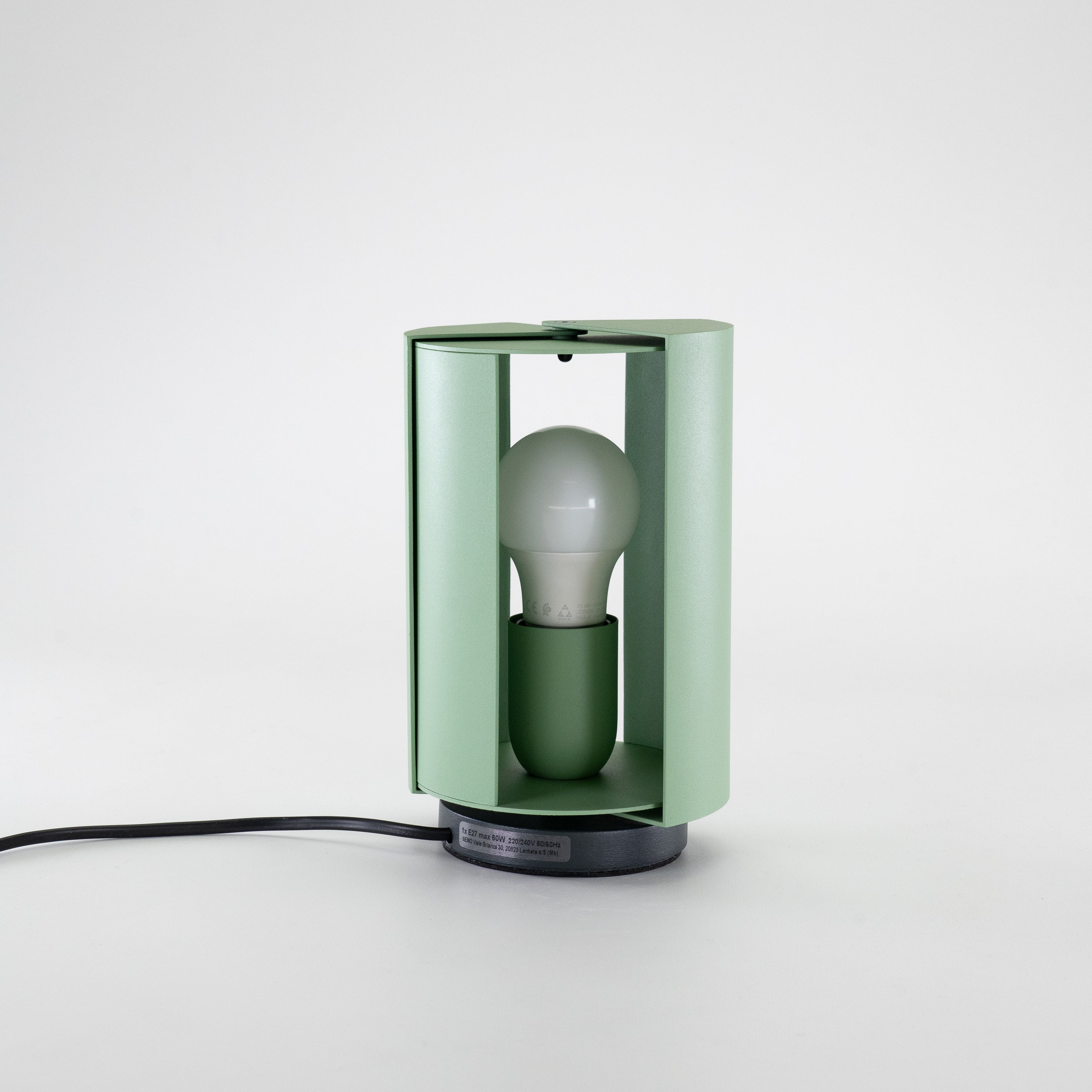 PivotanteaPoserTableLamp-Nemo-AZustand-Variante-Green-01.jpg