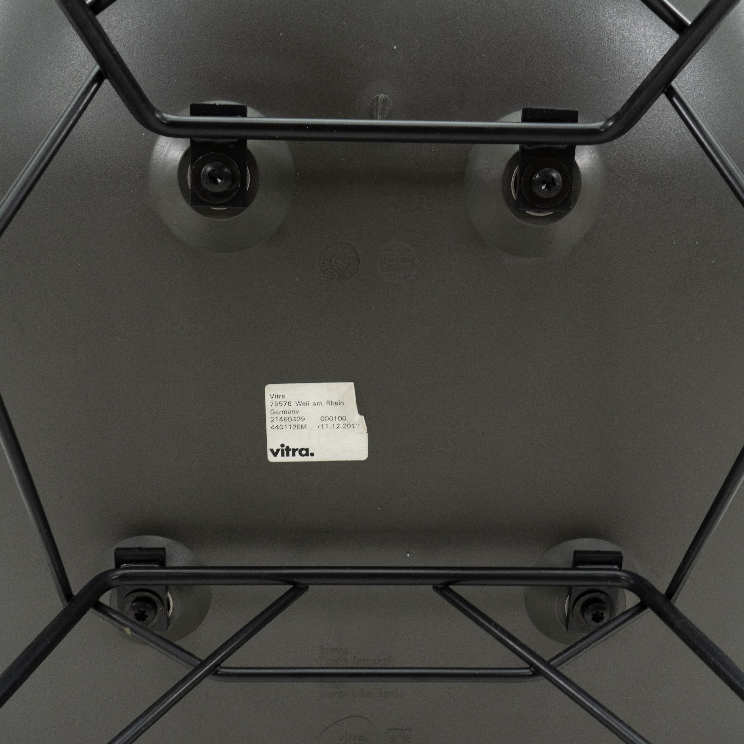 Vitra | RAR Plastic Arm Chair