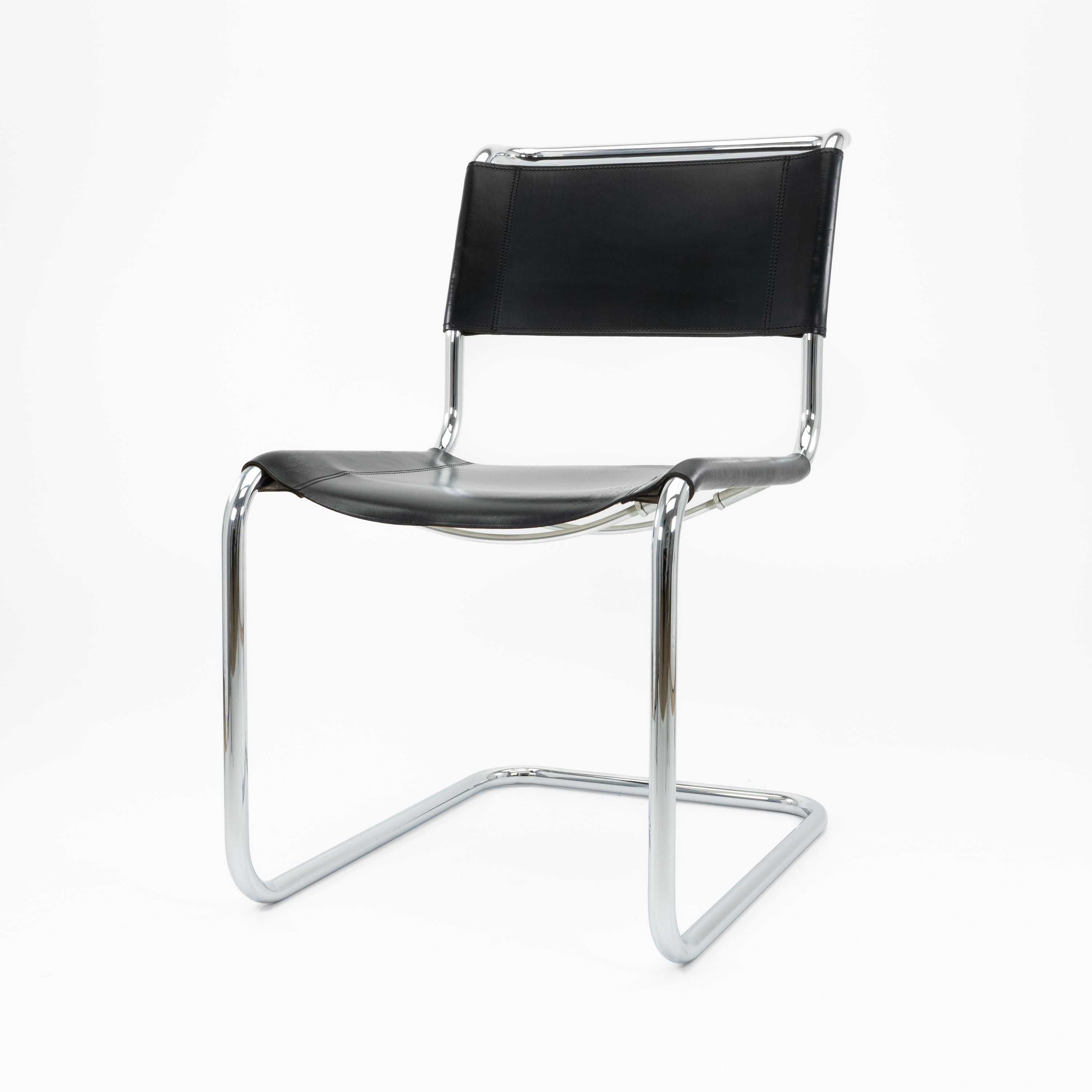 S33-Thonet-BZustand-Gestell-Chrom-Leder-Schwarz-01.jpg
