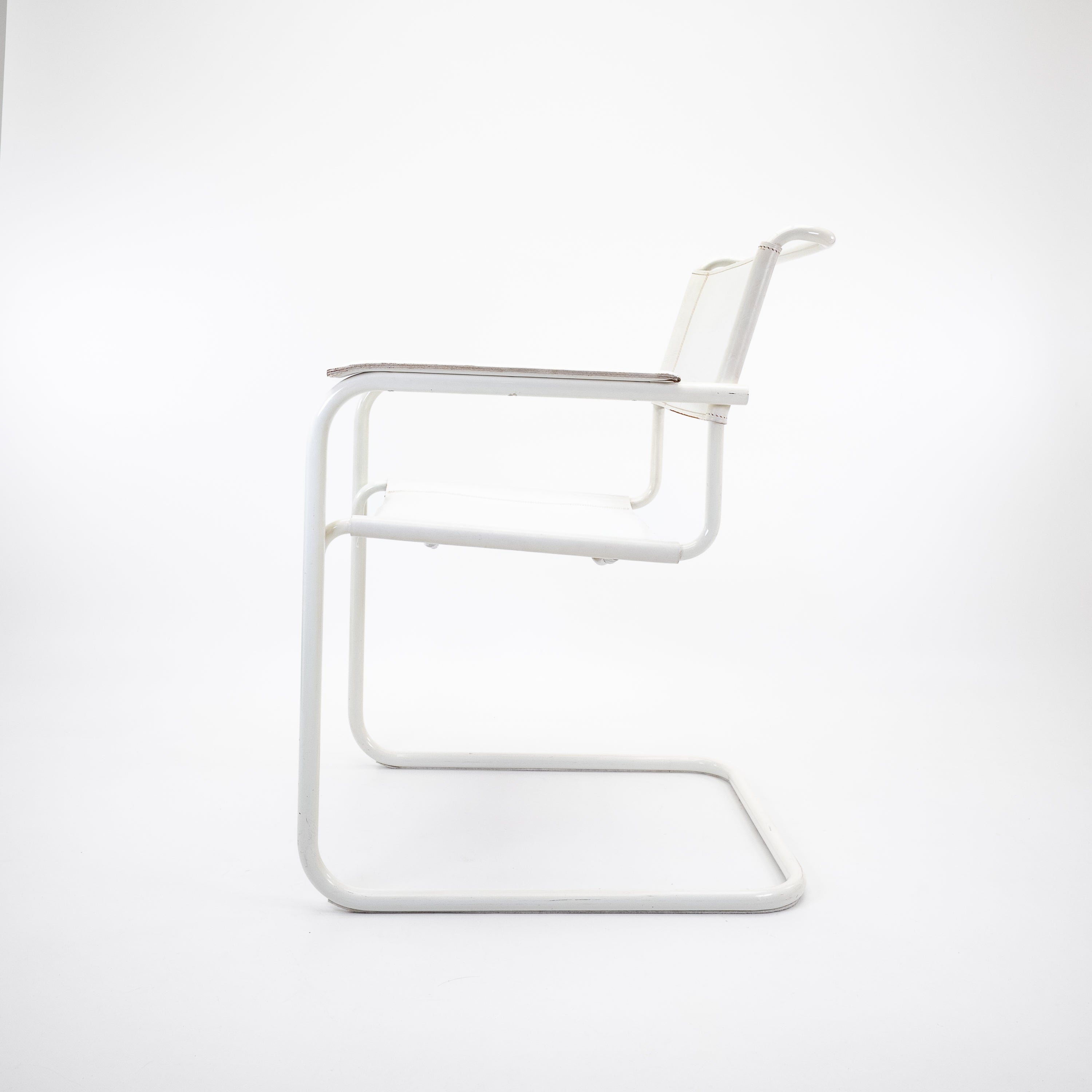 S34-Thonet-AZustand-Gestell-Weiss-Leder-Weiss-02.jpg