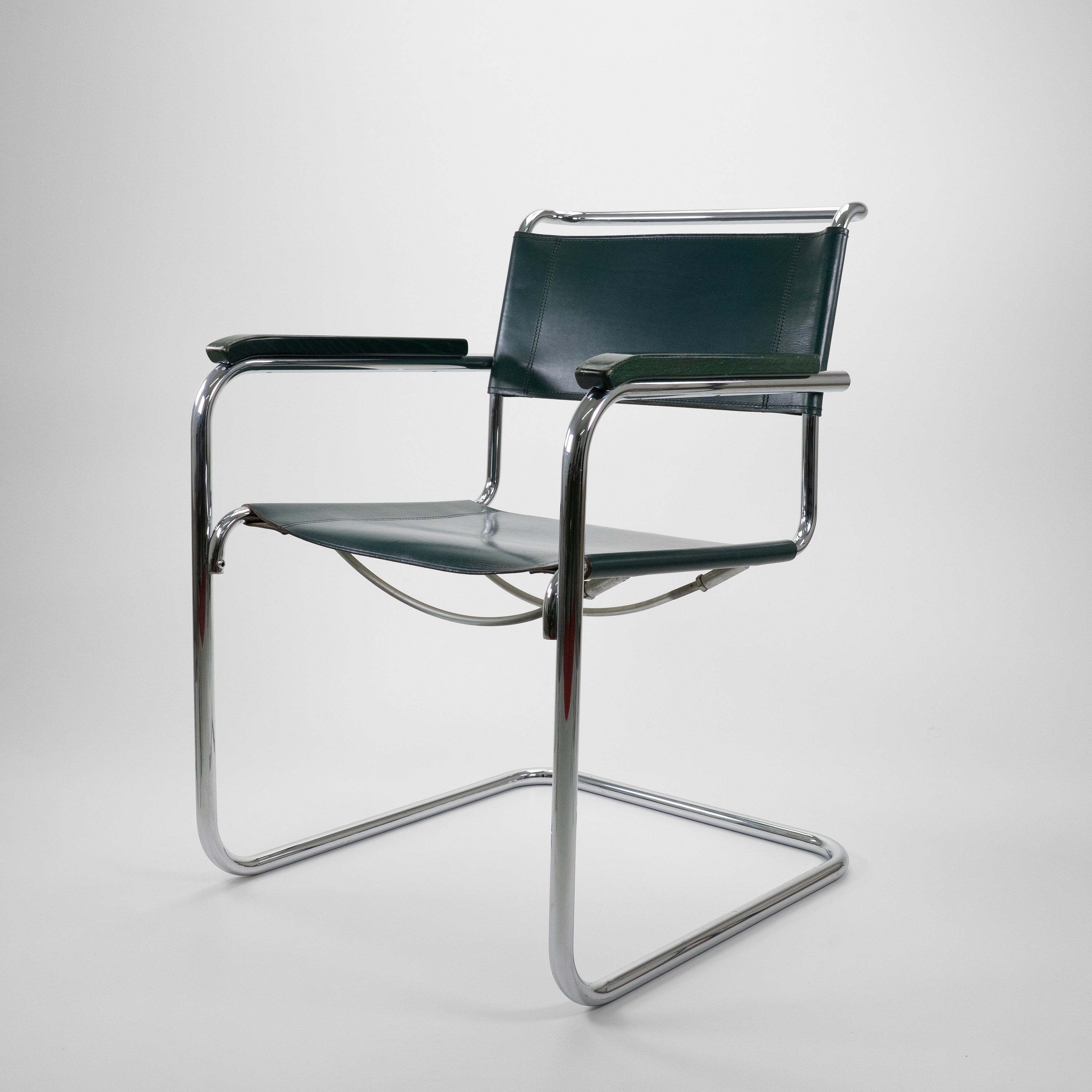 S34-Thonet-CZustand-Gestell-Chrom-Leder-Gruen-01.jpg