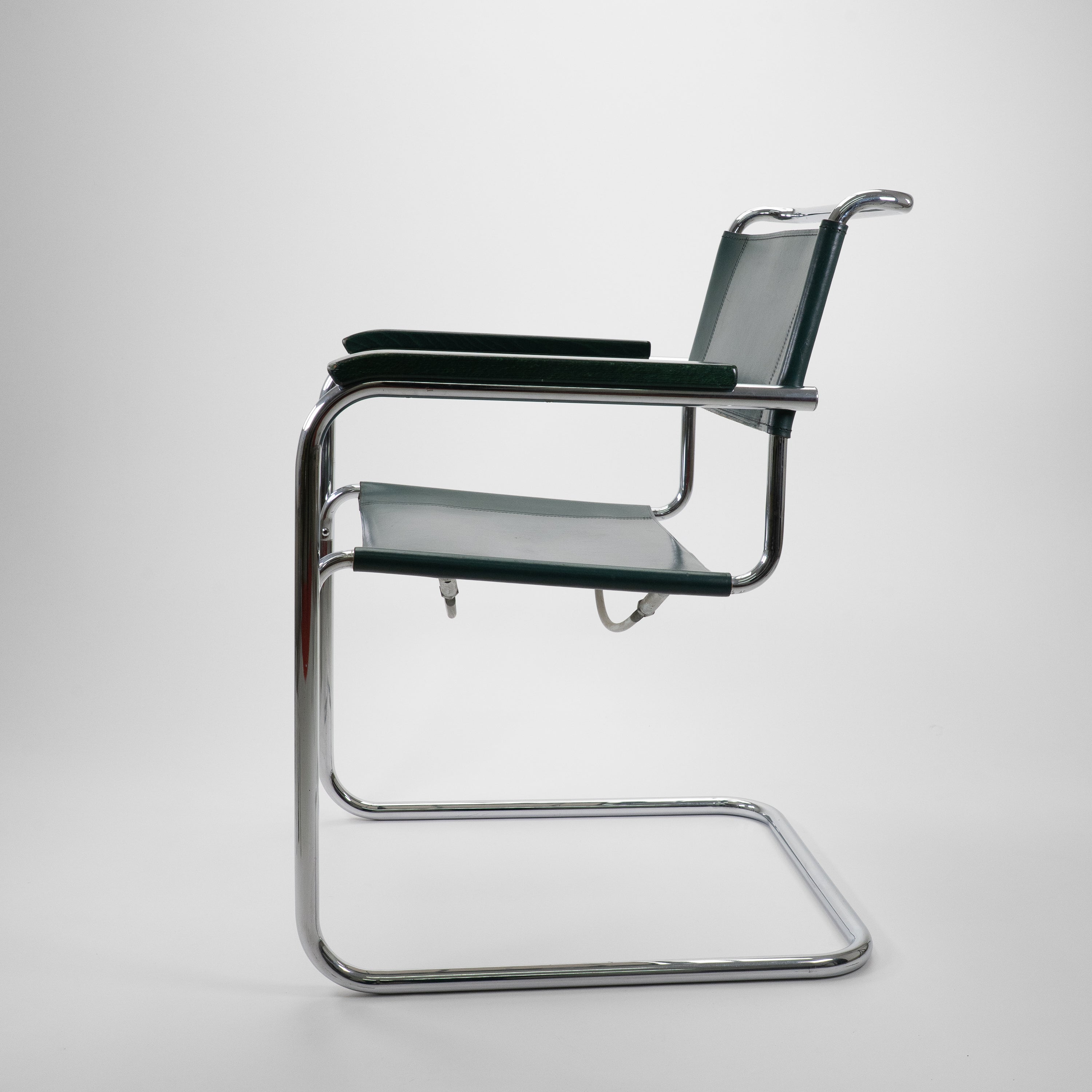 S34-Thonet-CZustand-Gestell-Chrom-Leder-Gruen-02.jpg