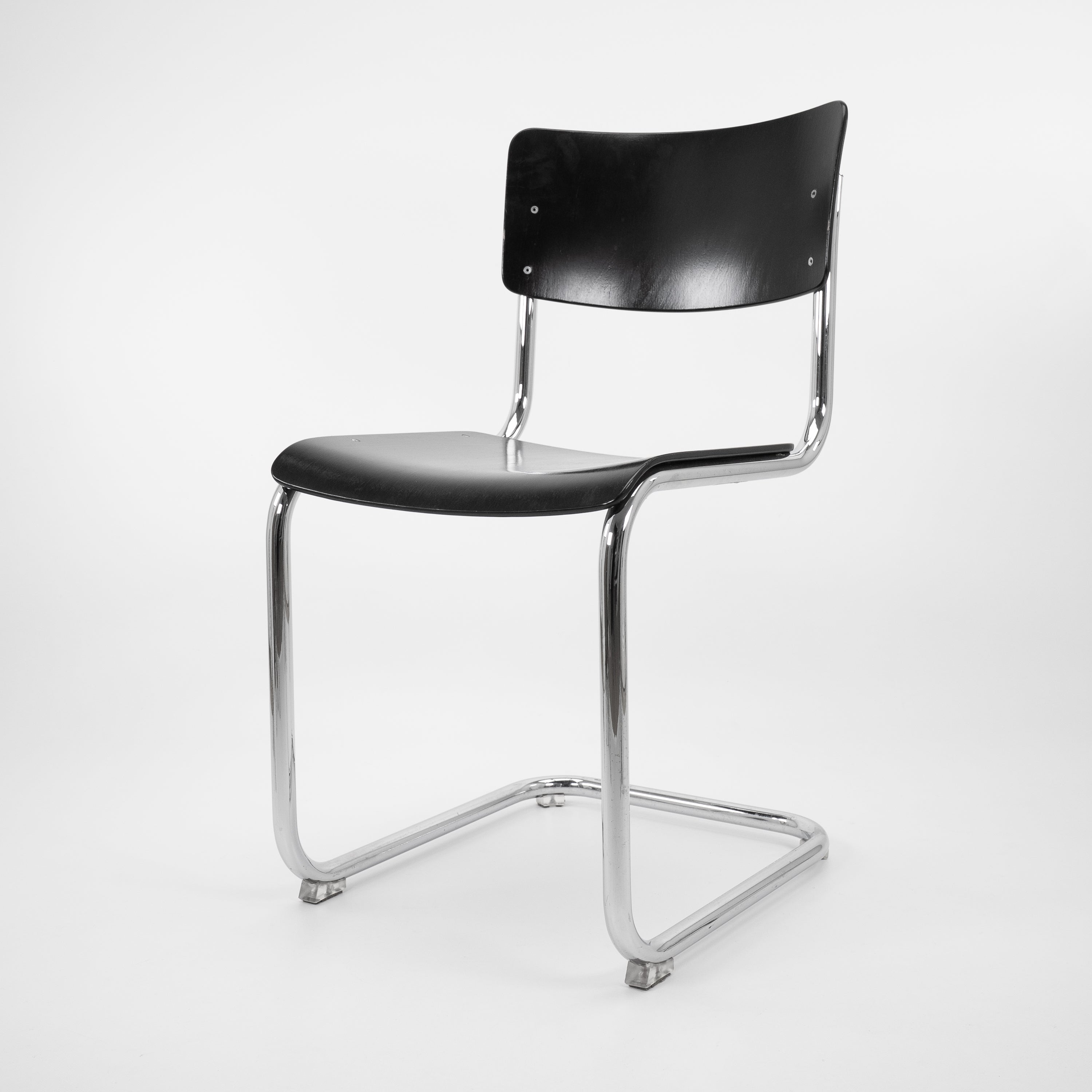 S43-Thonet-BZustand-Gestell-Chrome-Holz-Schwarz-01.jpg