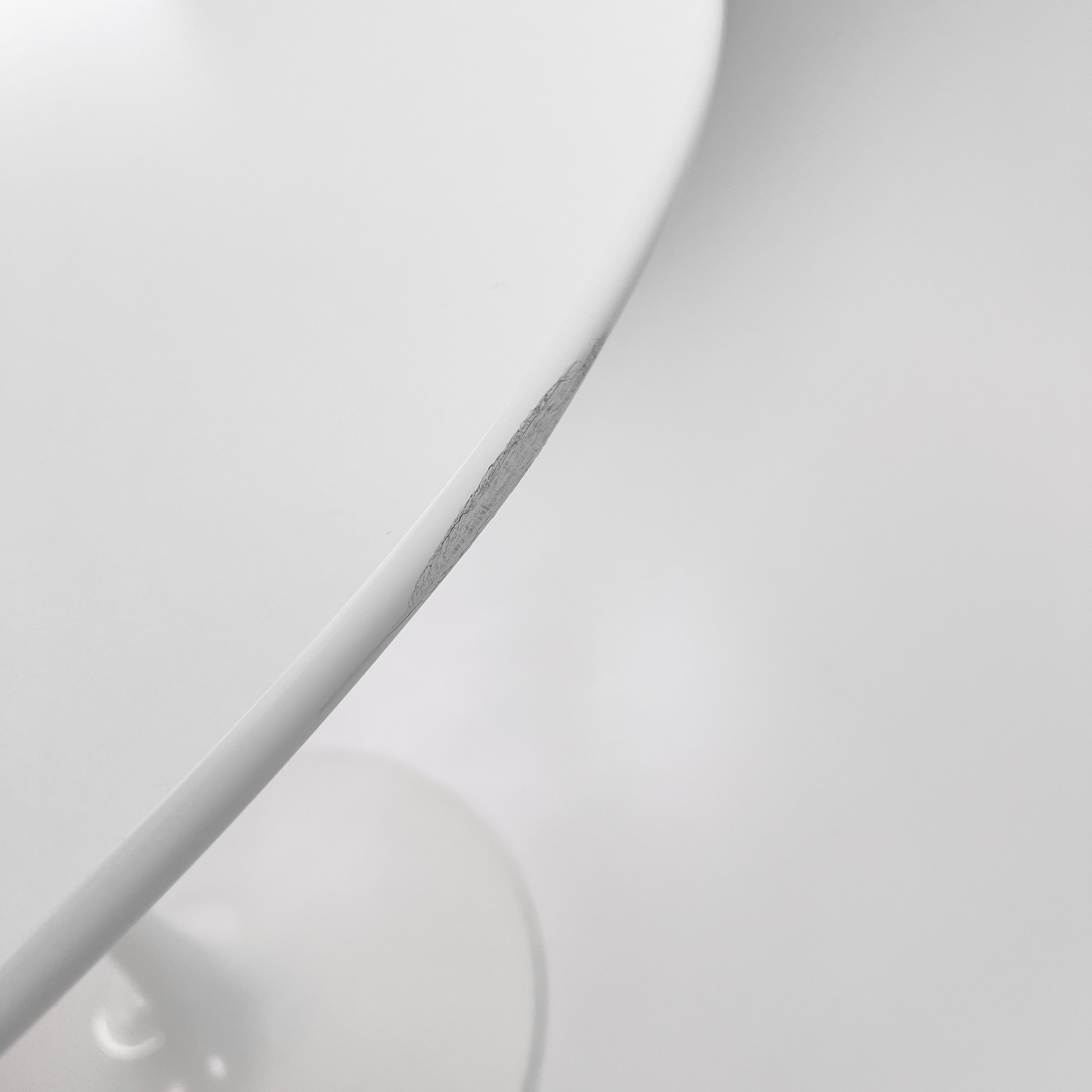 SaarinenEsstischRund91cm-KnollInternational-BZustand-Structure-Weiss-Variante-LaminatWeiss-02.jpg