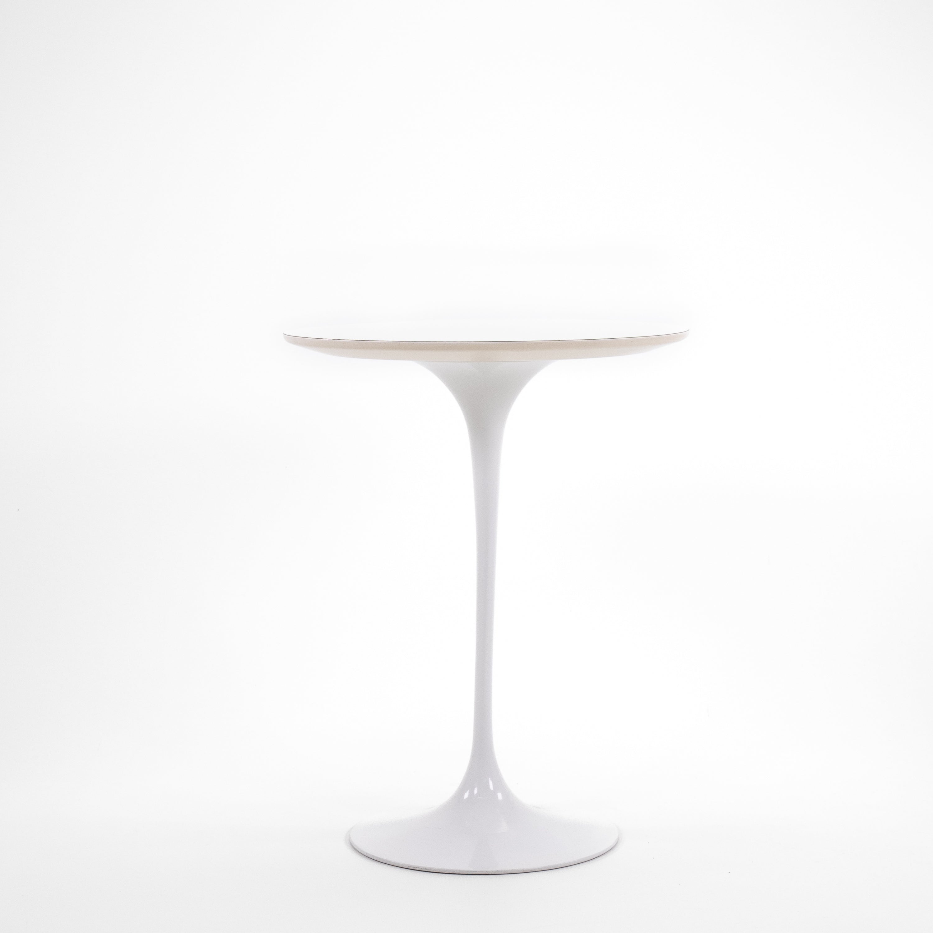 SaarinenSideTable-KnollInternational-CZustand-Farbe-Weiss-Durchmesser-41cm-01.jpg
