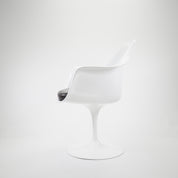 Knoll International | Saarinen Tulip Armchair