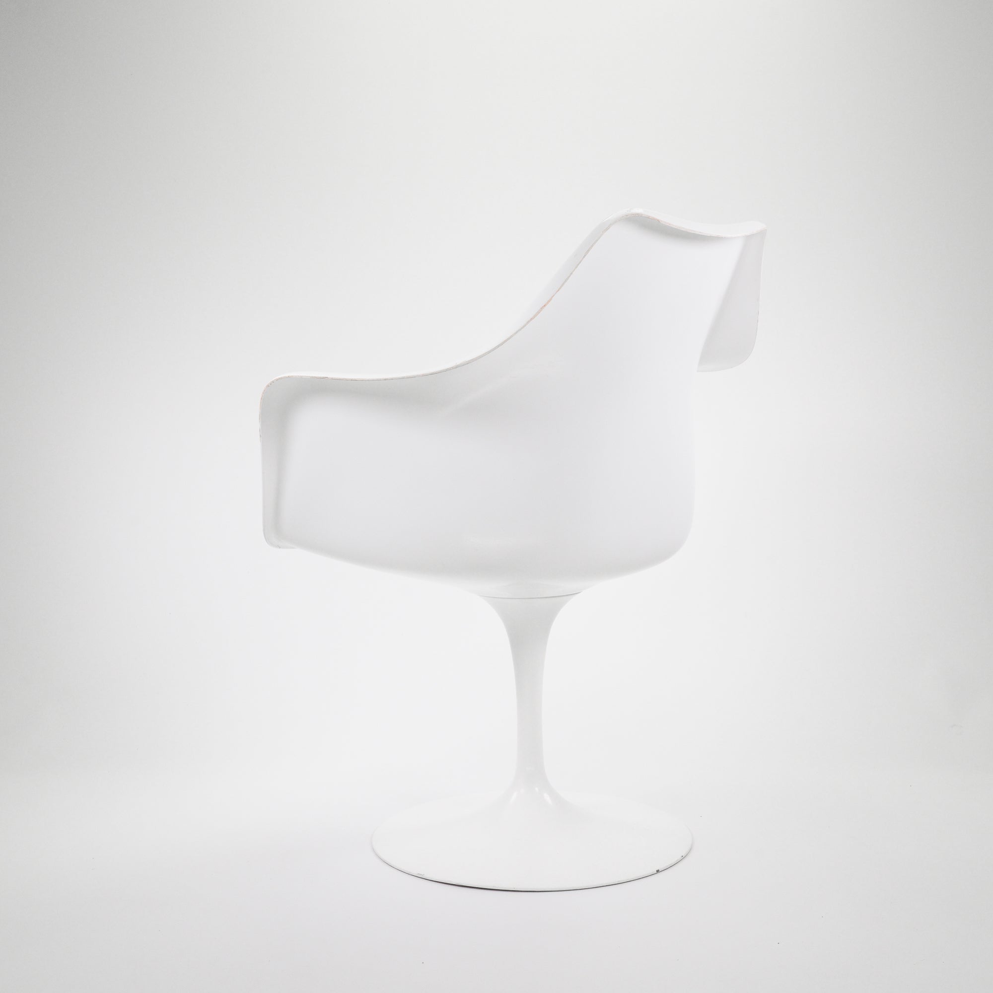 Knoll International | Saarinen Tulip Armchair