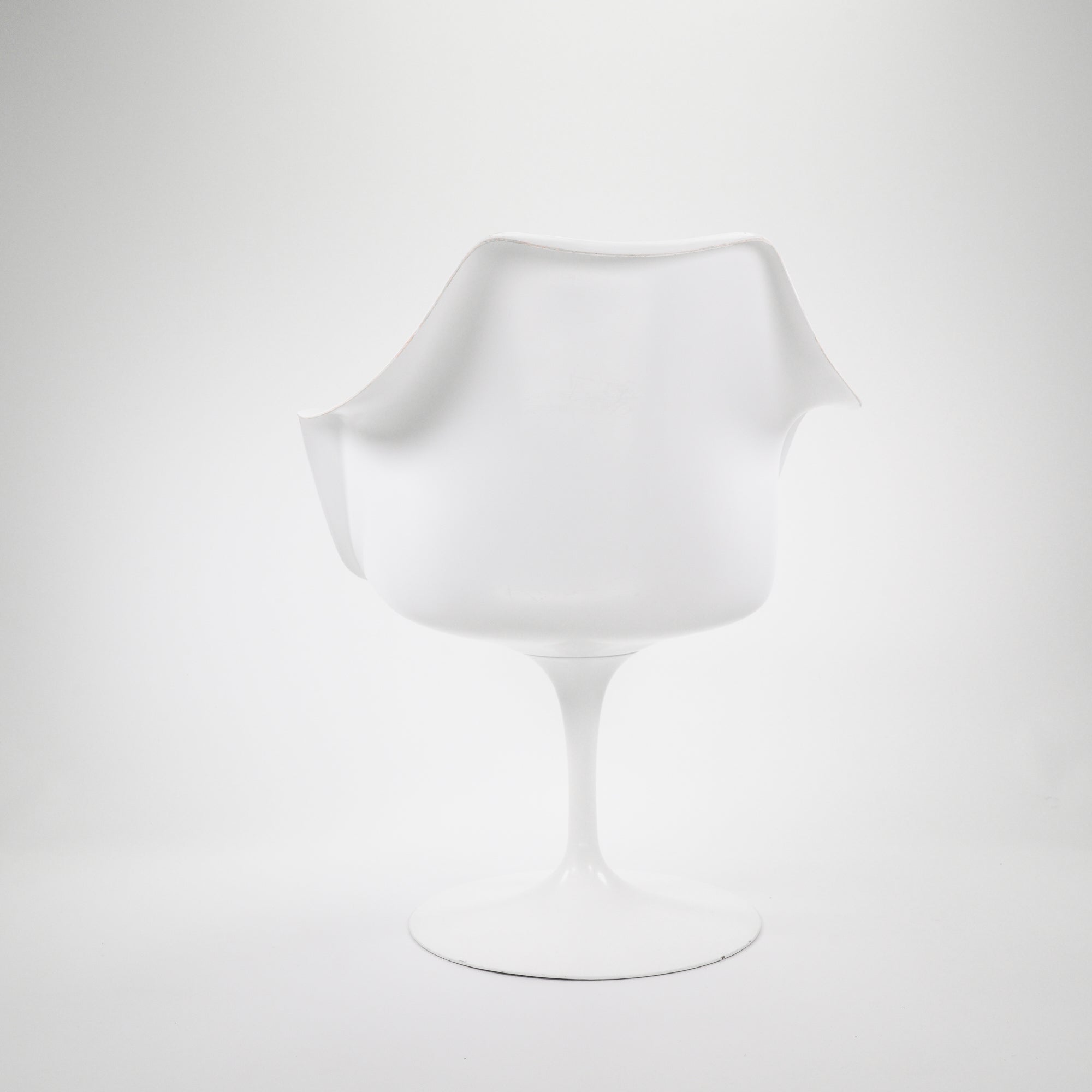 Knoll International | Saarinen Tulip Armchair