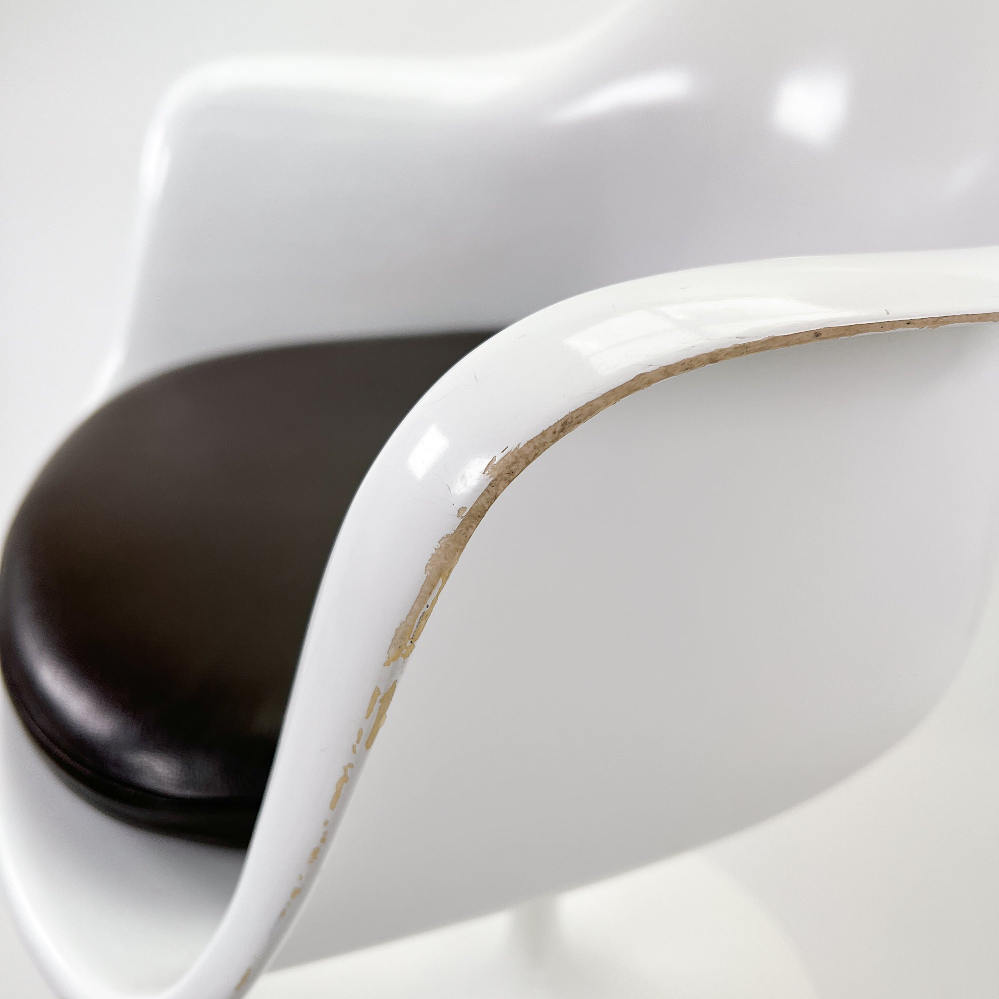 Knoll International | Saarinen Tulip Armchair