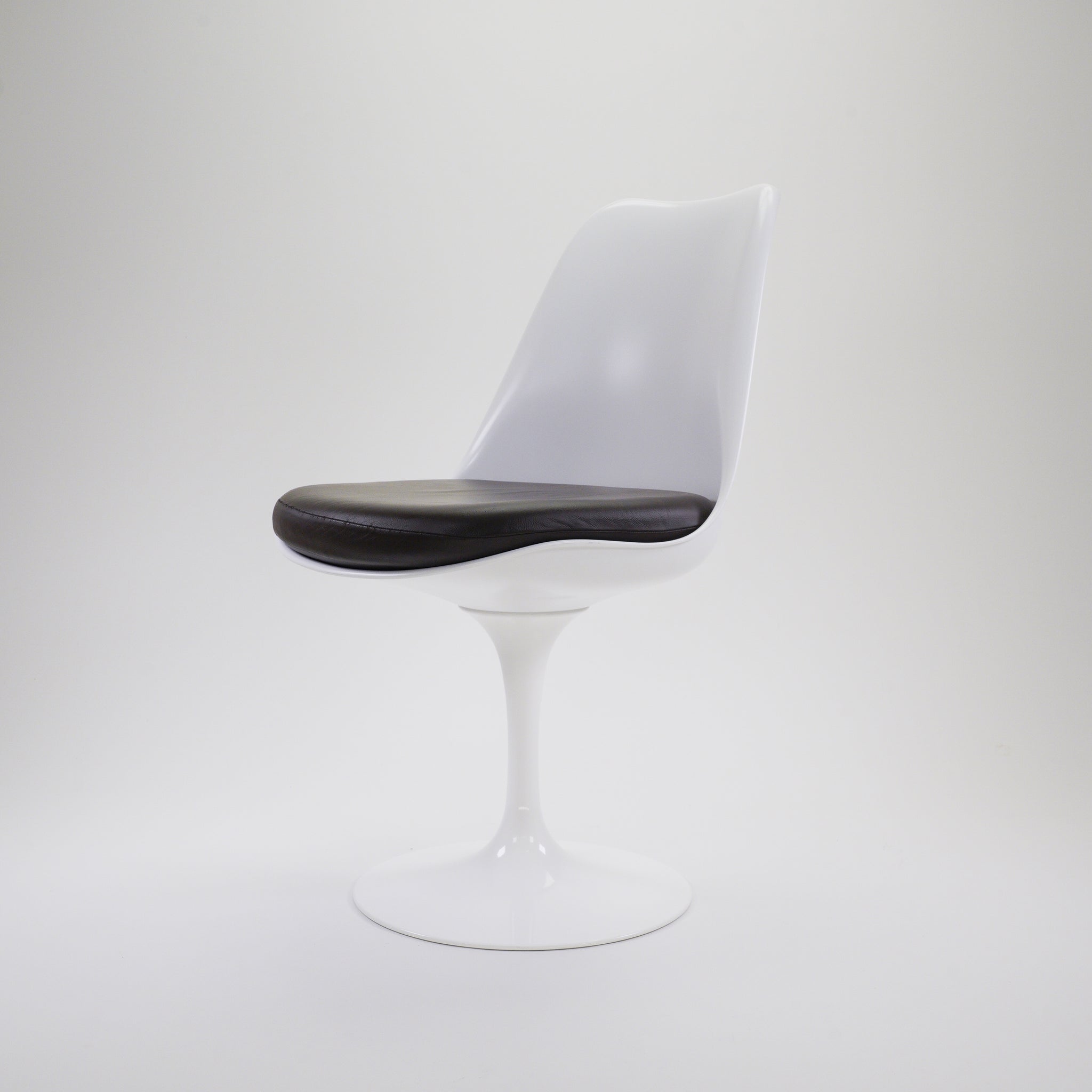 Saarinen Tulip Chair | Knoll International | 1042-2