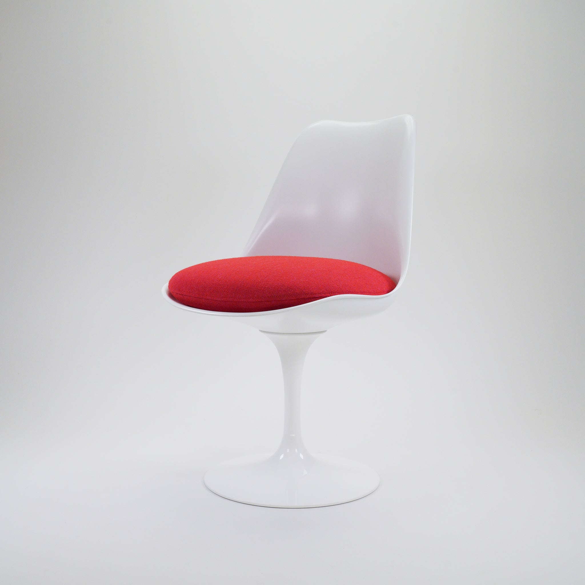 Saarinen Tulip Chair | Knoll International | 1043-3