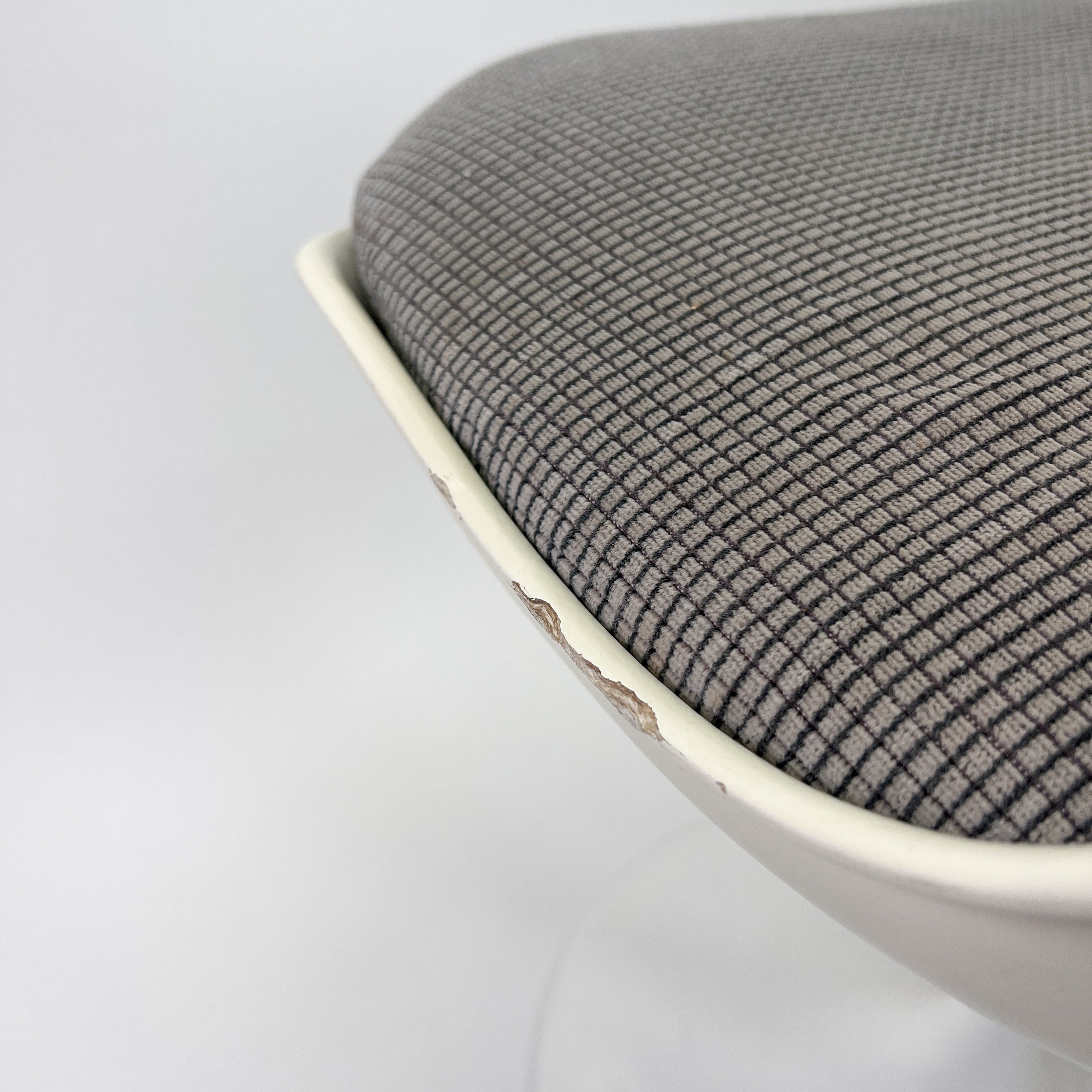 Knoll International | Saarinen Tulip Chair