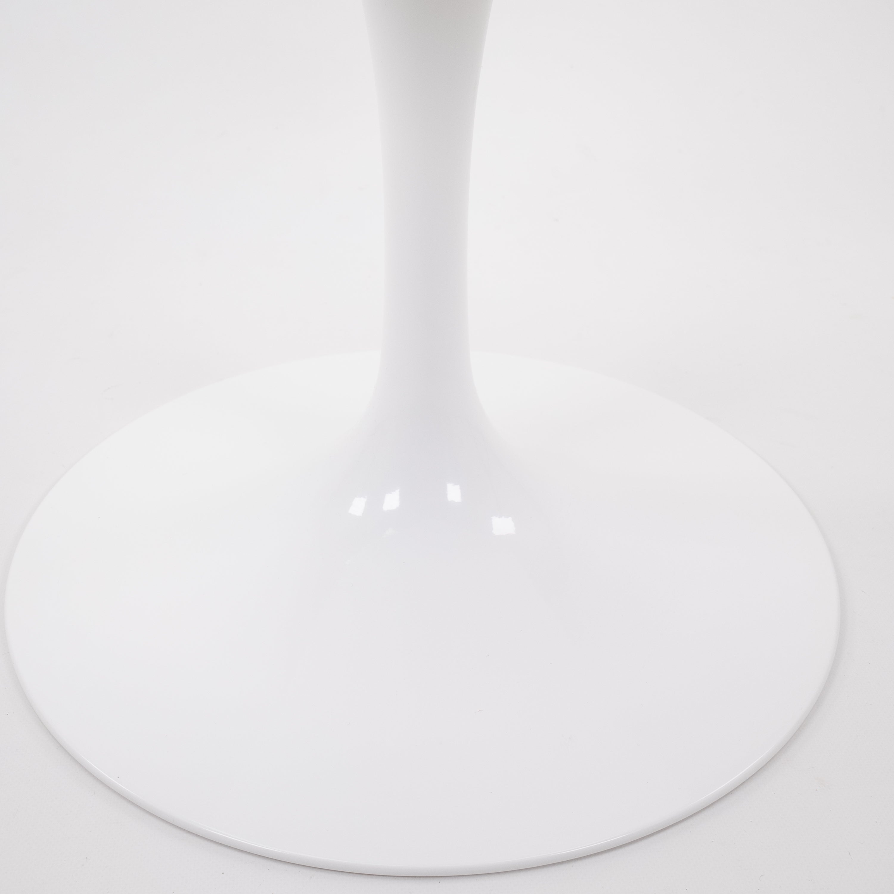 Knoll International | Saarinen Tulip Chair