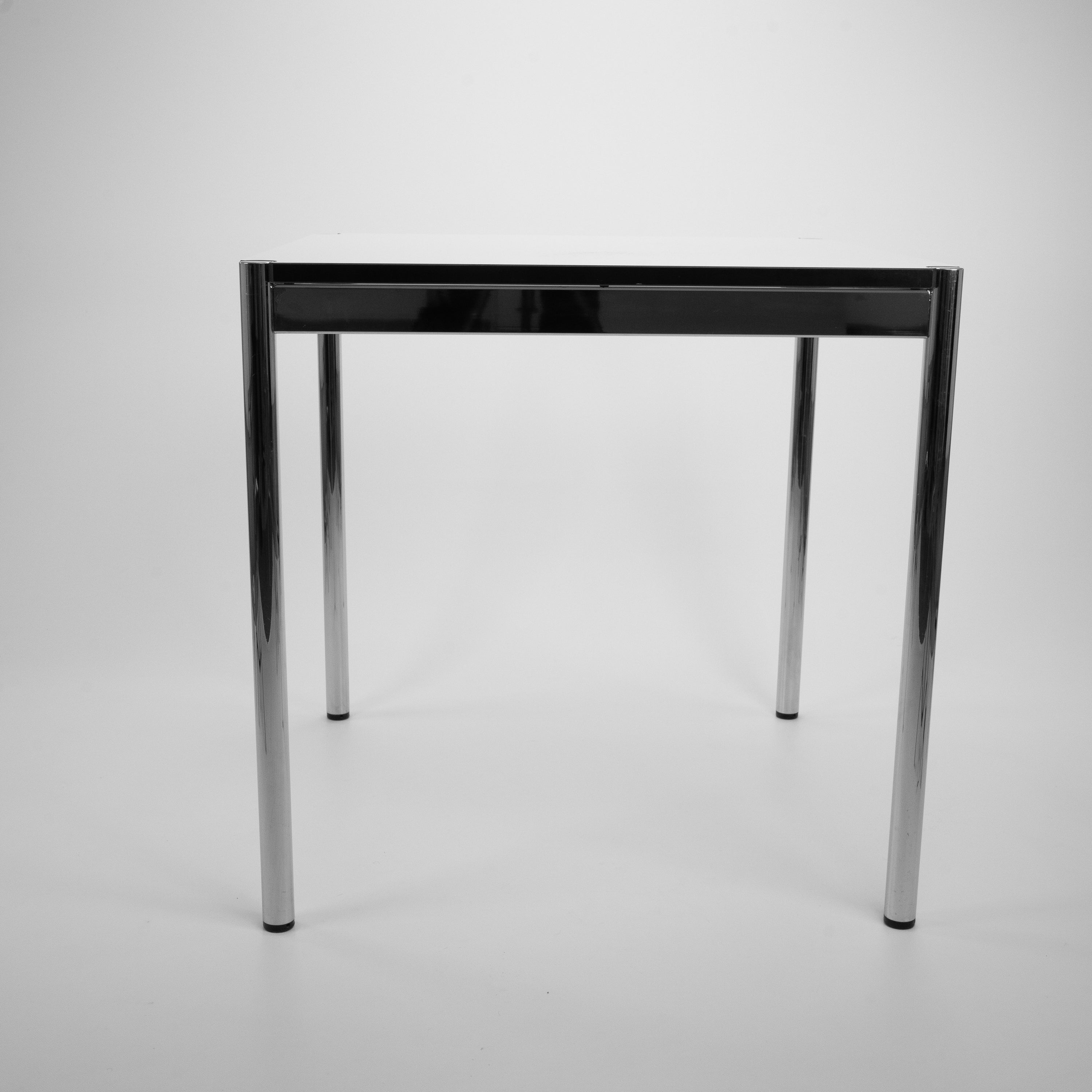 Schreibtisch75x75-Vitra-CZustand-Gestell-Chrom-Platte-Weiss-02.jpg
