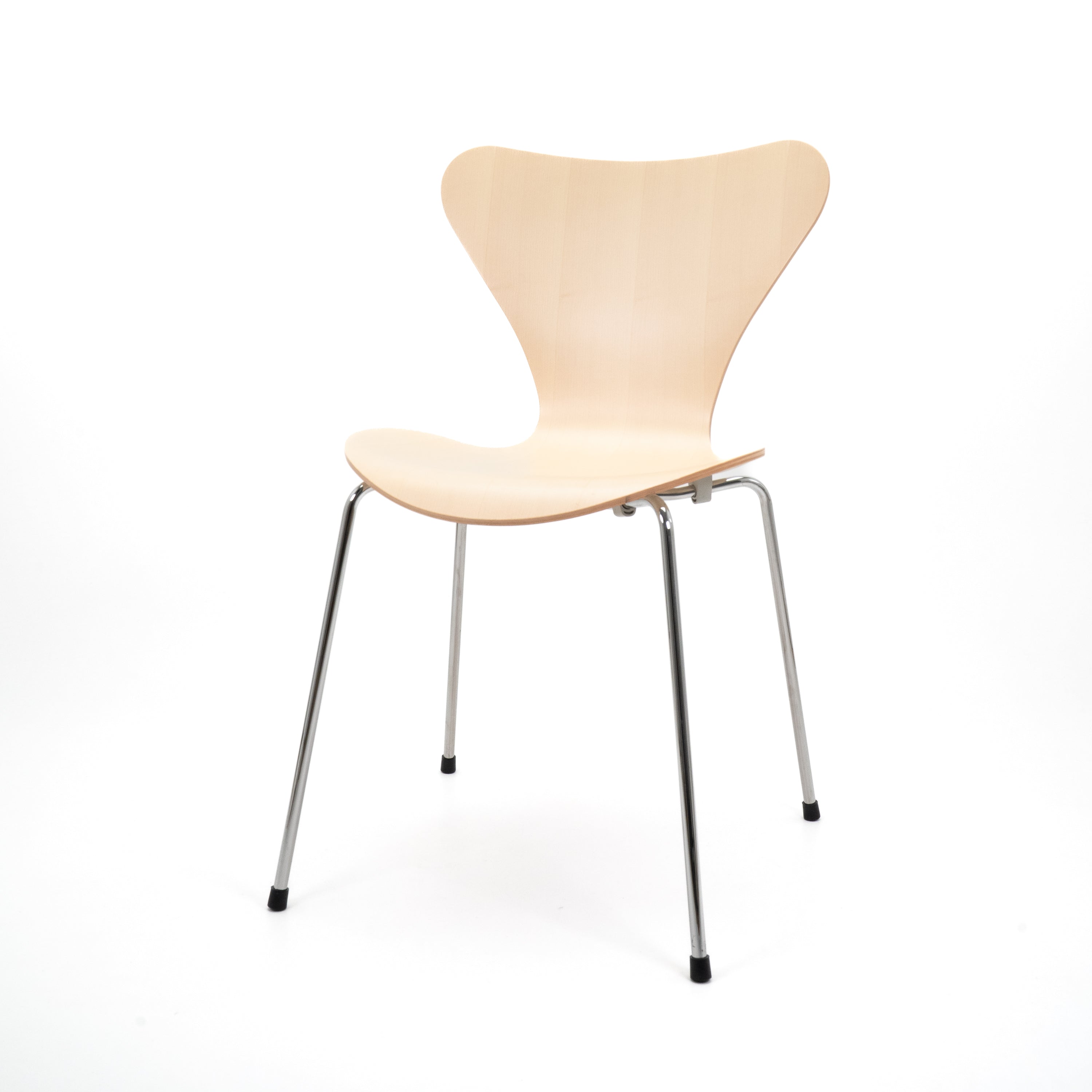 Serie7-FritzHansen-AZustand-Gestell-Chrom-Holz-AhornNatur-01.jpg