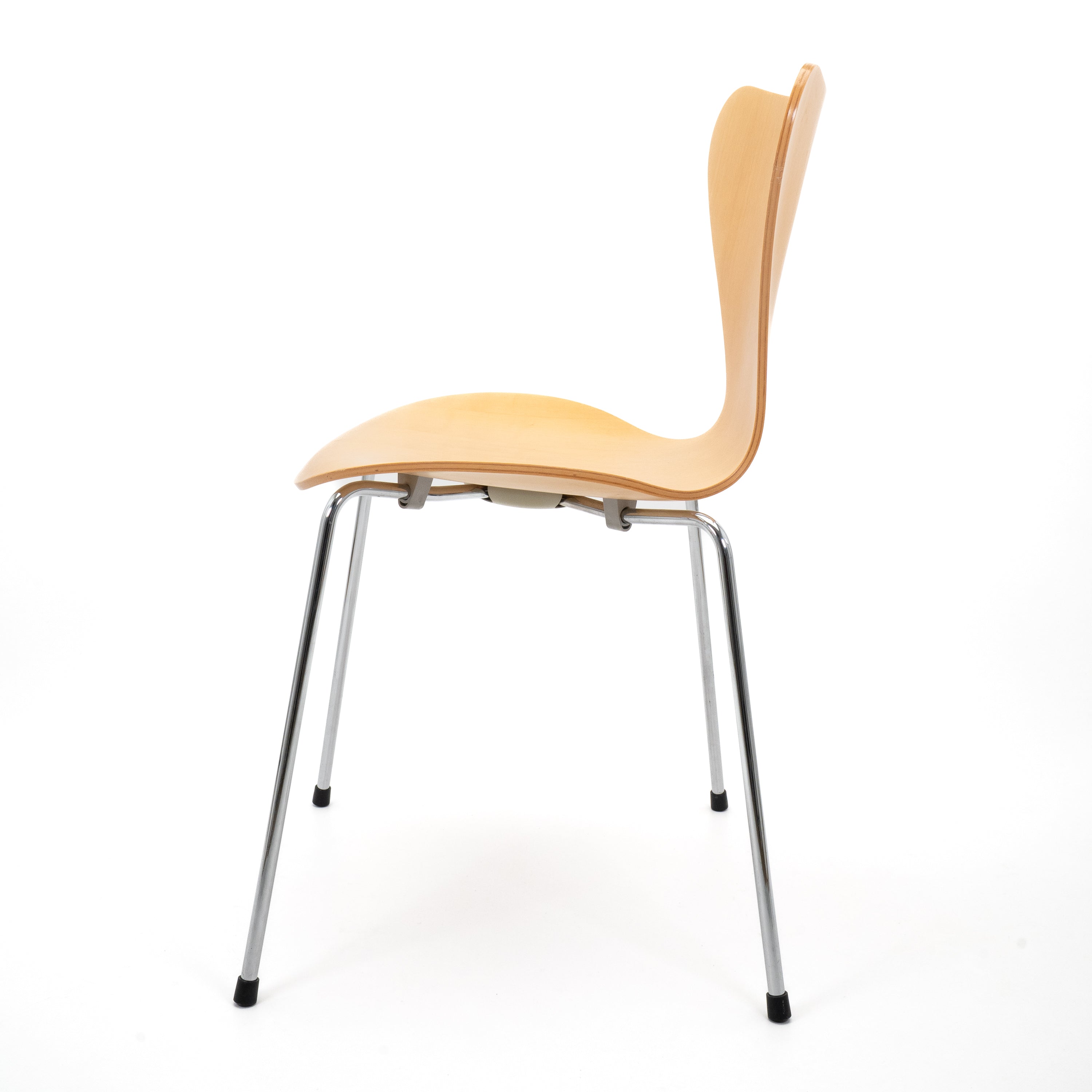 Serie7-FritzHansen-BZustand-Gestell-Chrom-Holz-AhornNatur-02.jpg