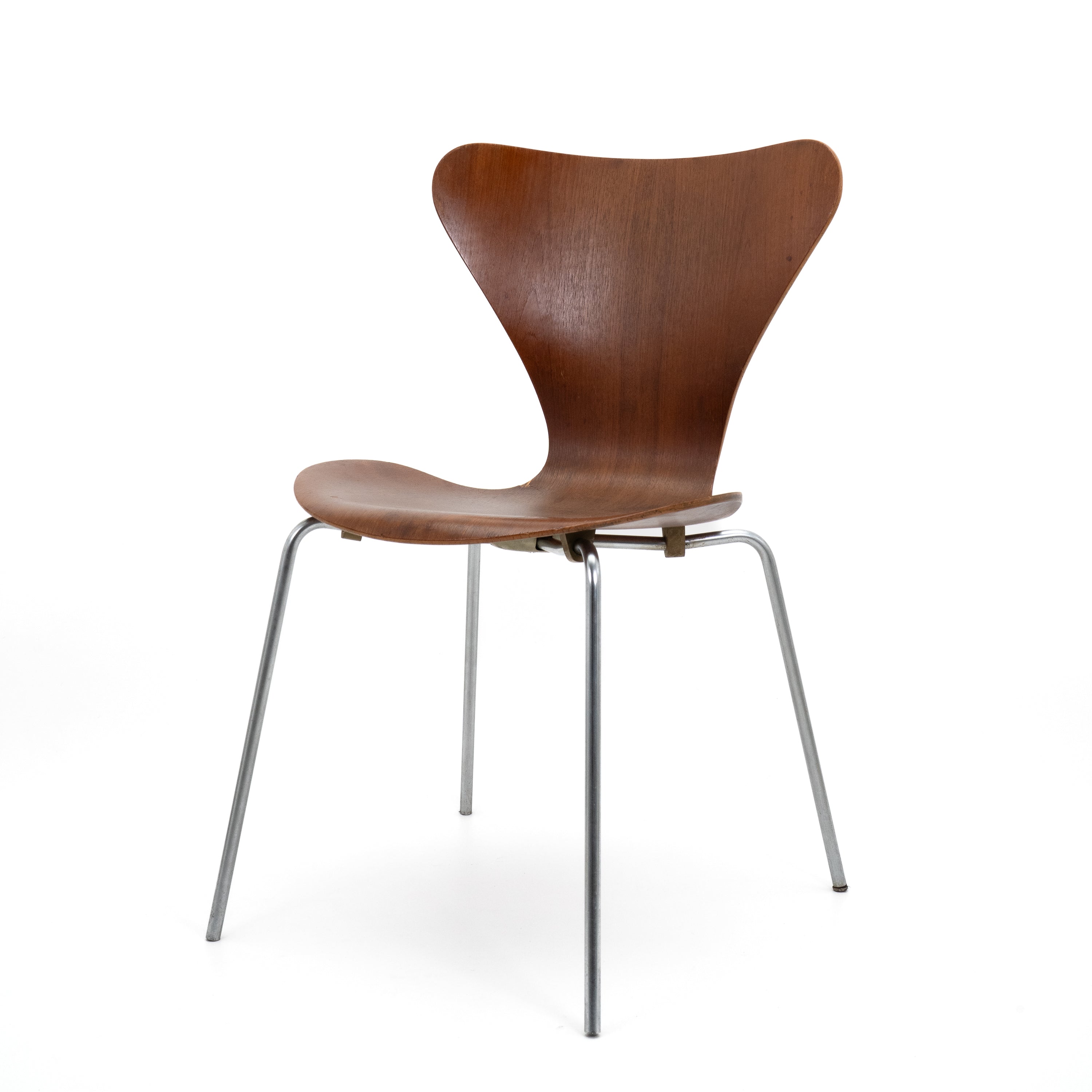 Serie7-FritzHansen-CZustand-Gestell-Chrom-Holz-Tiek-01.jpg