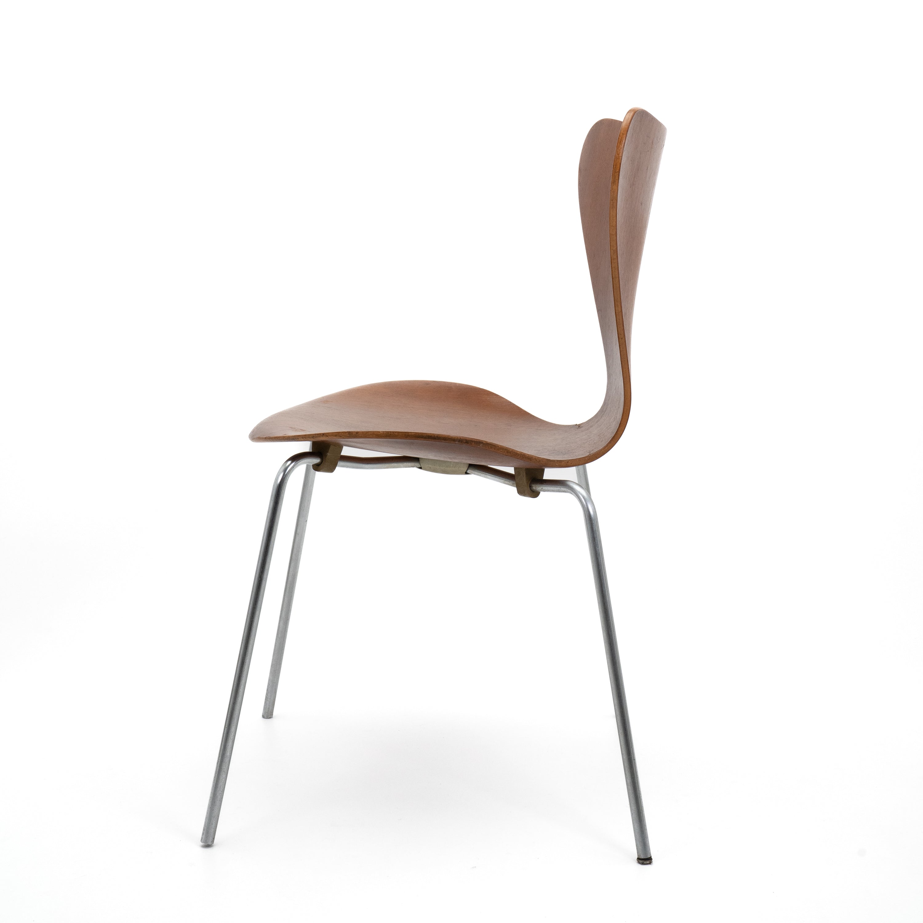 Serie7-FritzHansen-CZustand-Gestell-Chrom-Holz-Tiek-02.jpg