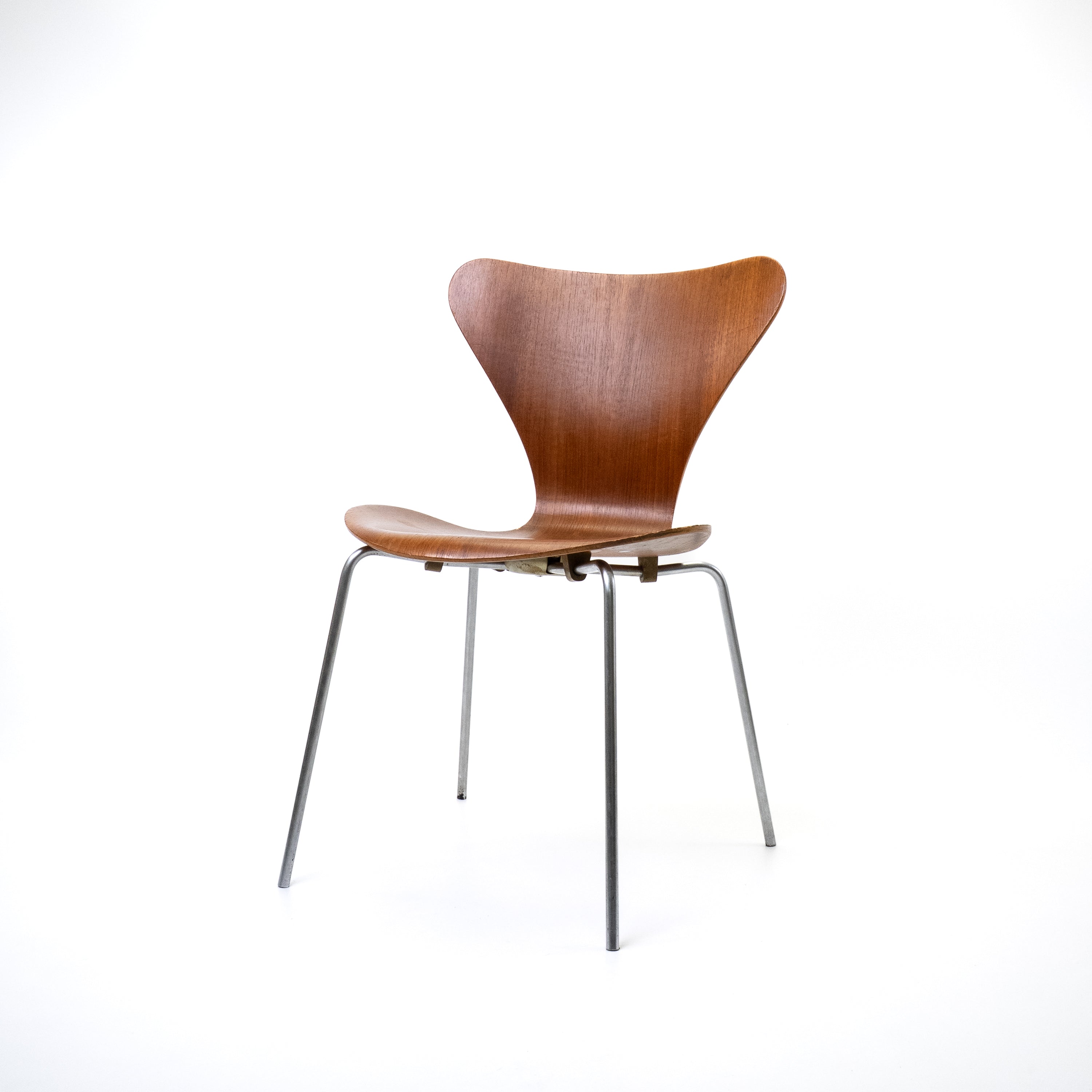 Serie_7_Barhocker-Fritz_Hansen-B_ZustandGestellChrom-SitzschaleBraun-01.jpg
