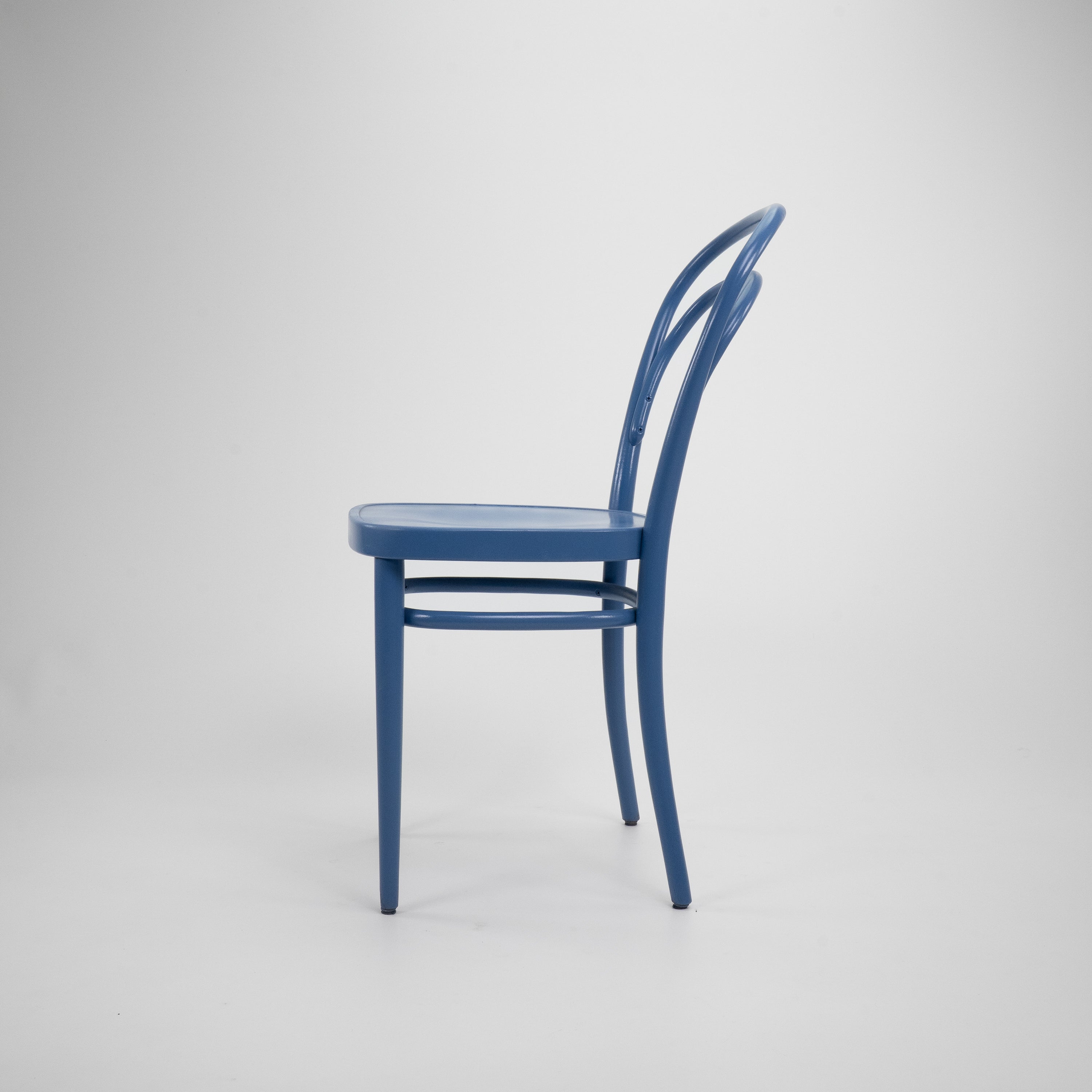 Thonet-214-OhneArmlehnen-Blau-02.jpg