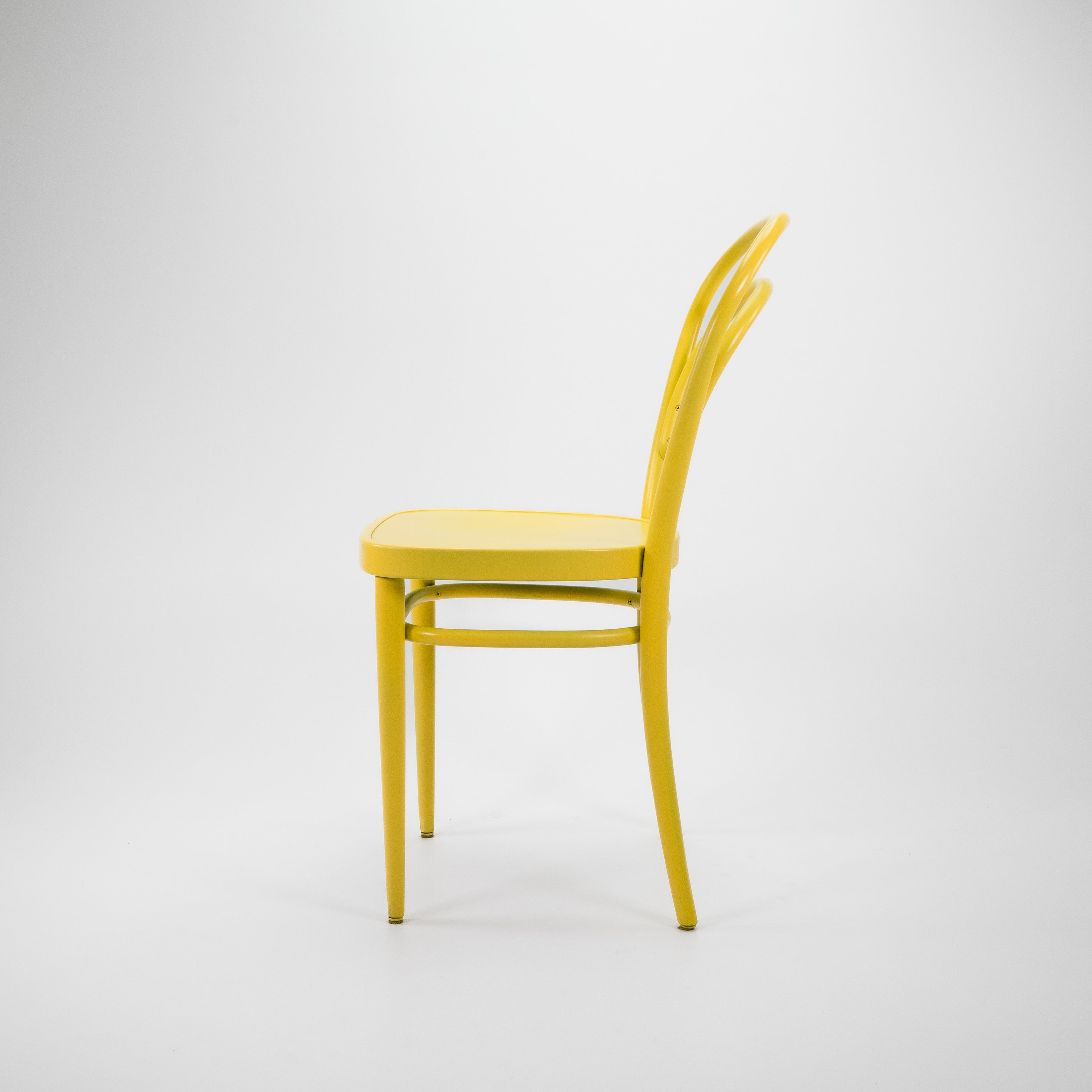 Thonet-214-OhneArmlehnen-Gelb-BZustand-02.jpg