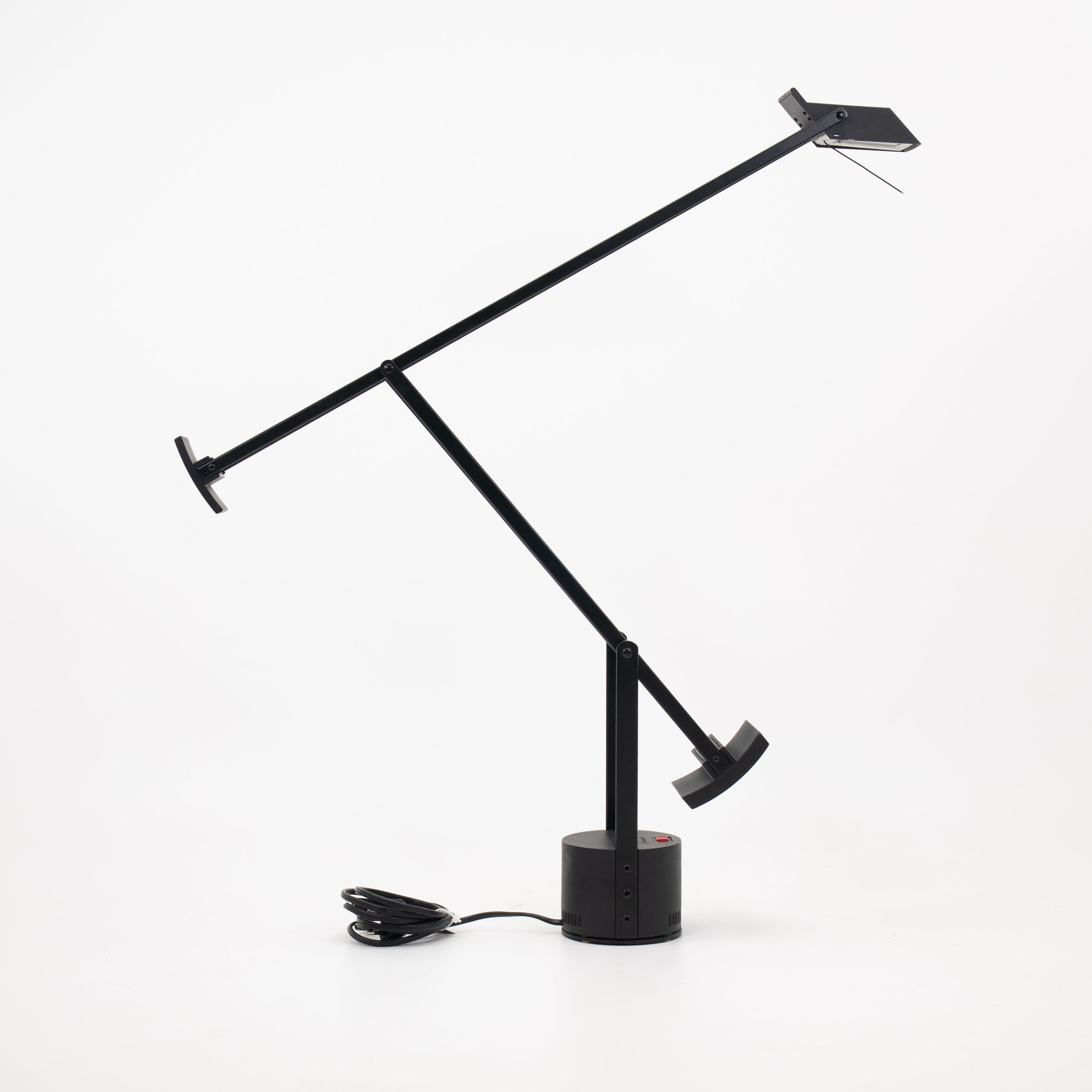 Tizio-Artemide-BZustand-Hoehe-53cm-Farbe-Schwarz-01.jpg