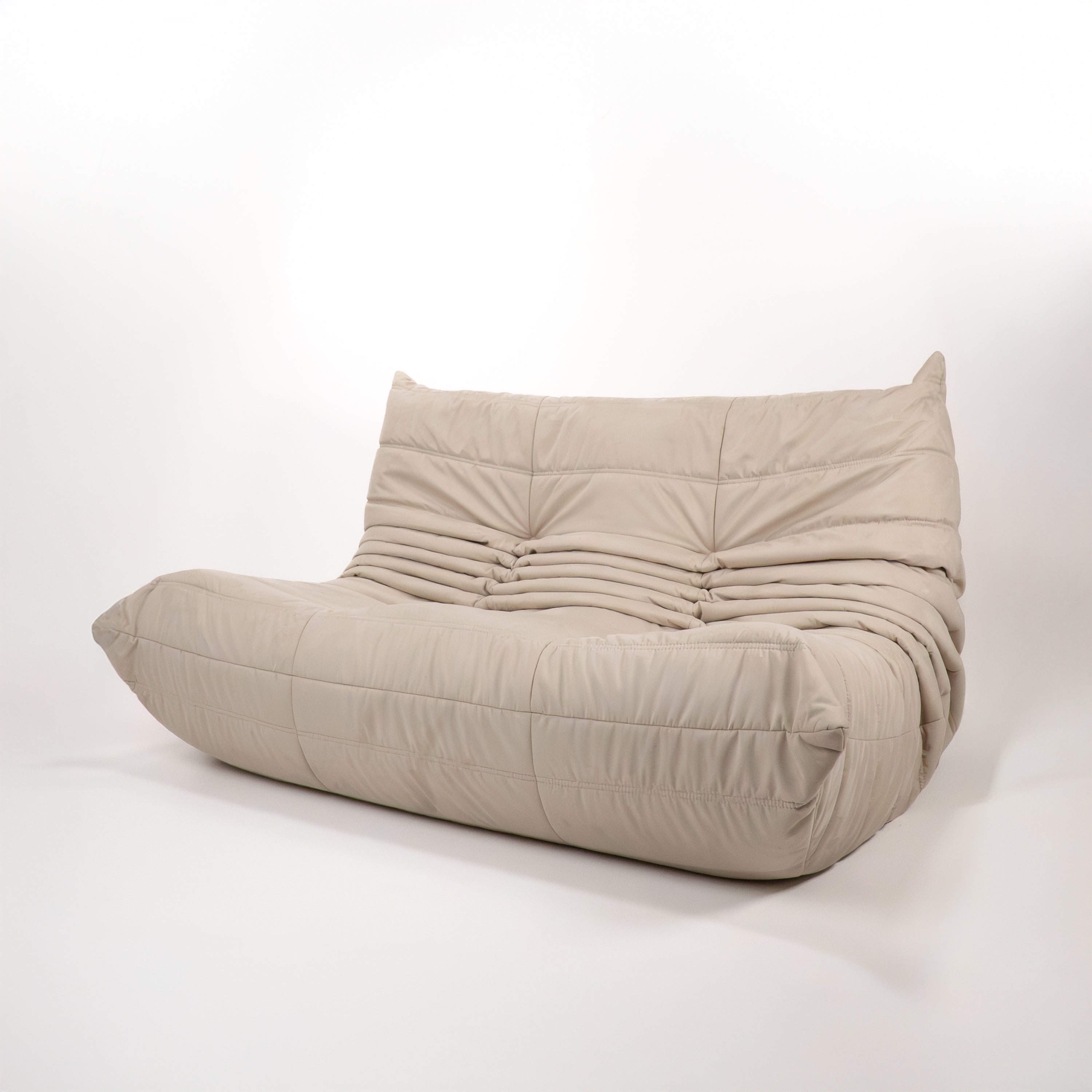 Togo2-Sitzer-LigneRoset-NachKundenwunsch-Hogan25-01.jpg