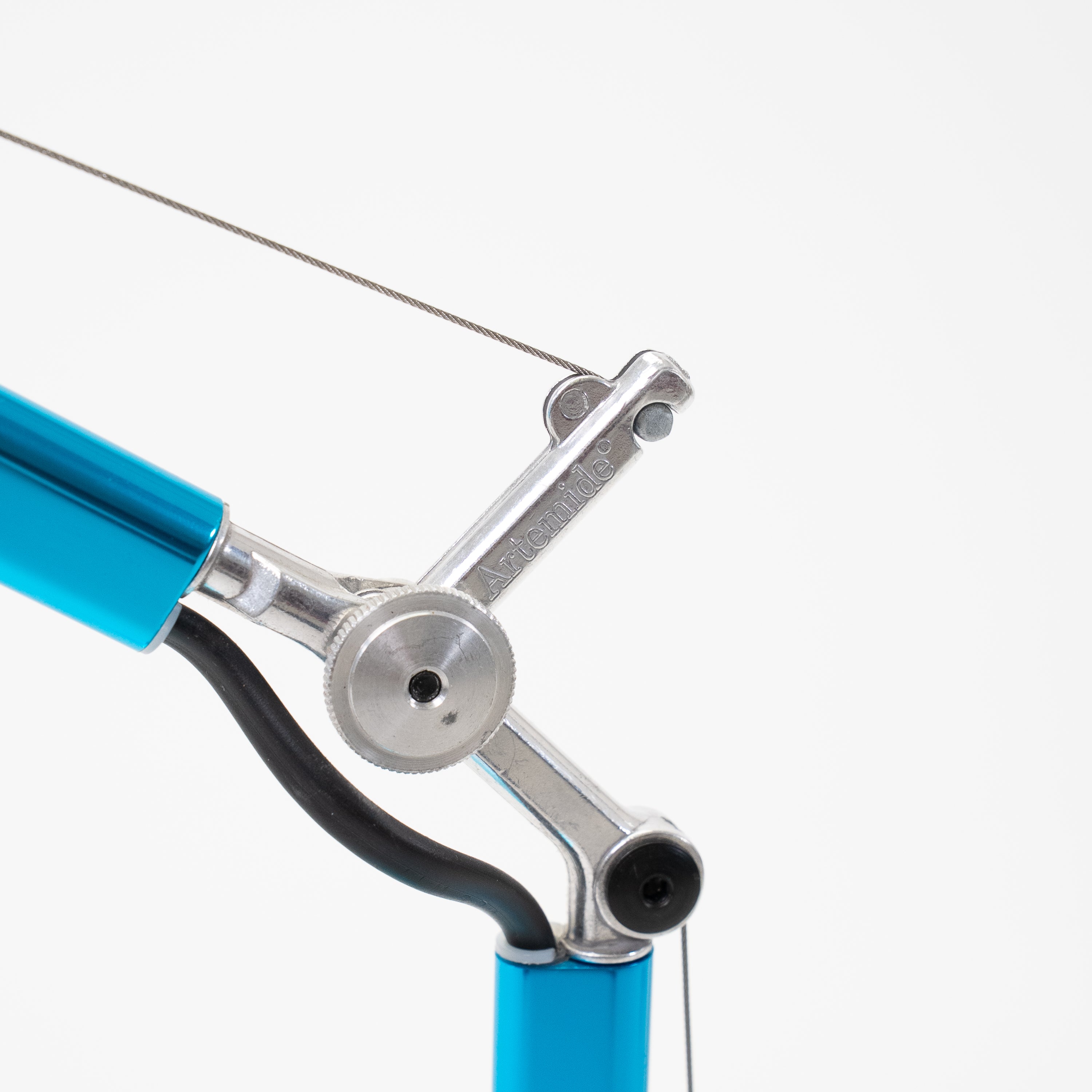 TolomeoMicro-Artemide-C-Zustand-Blau-02.jpg