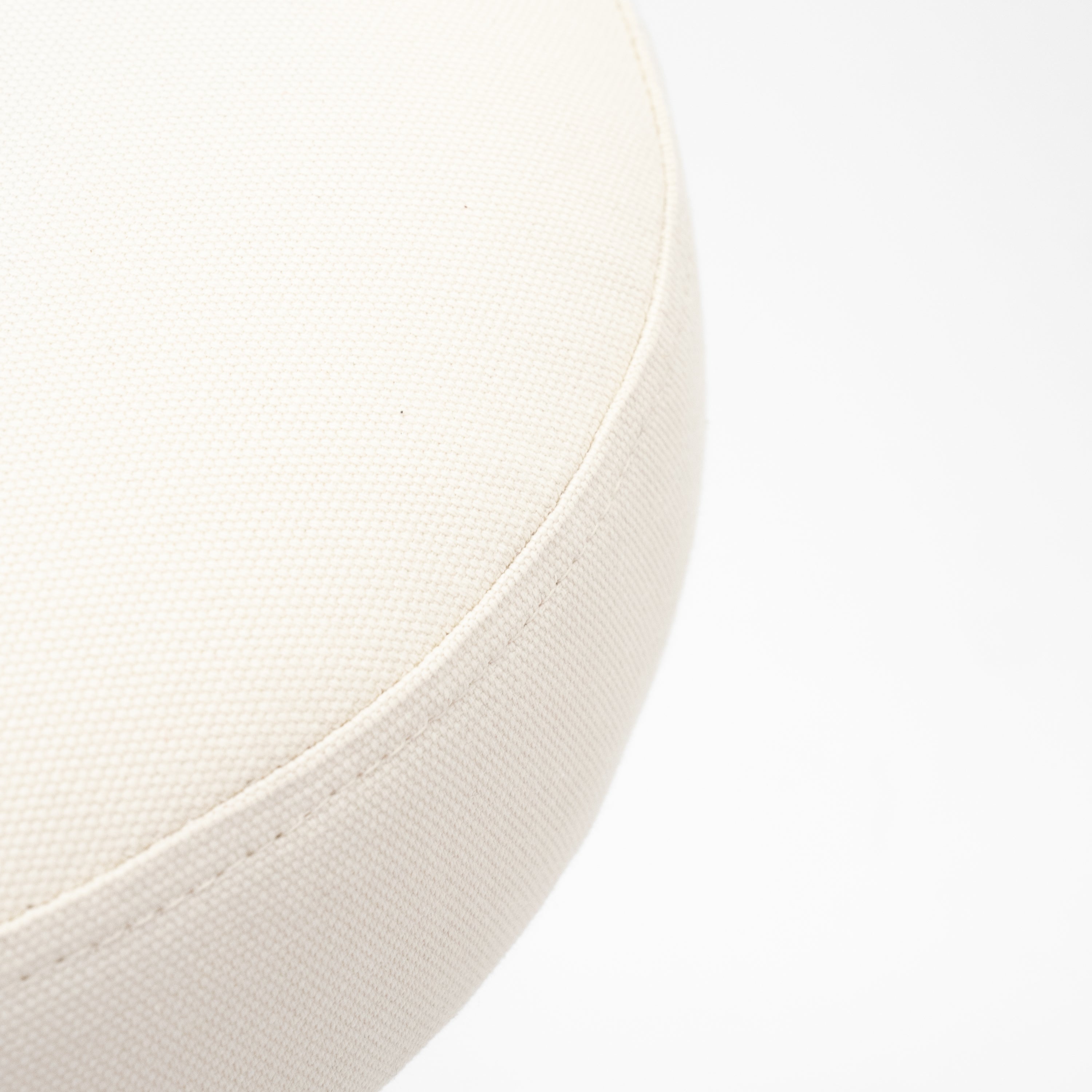 TulipHocker-KnollInternational-CZustand-Gestell-Weiss-Bezug-Off-White-02.jpg