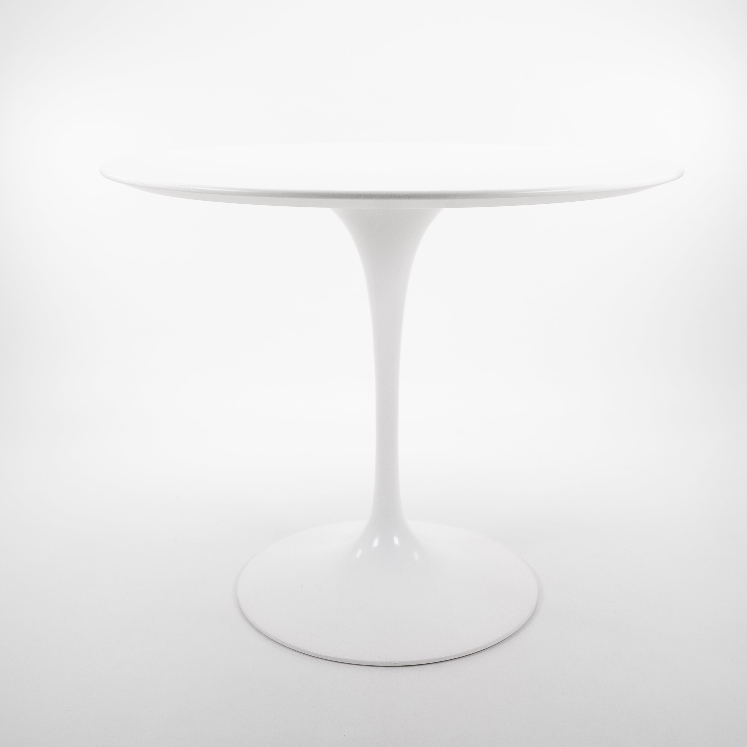 TulipSaarinenTischRund92cm-Knoll-B-Zustand-LaminatWeiss-01.jpg