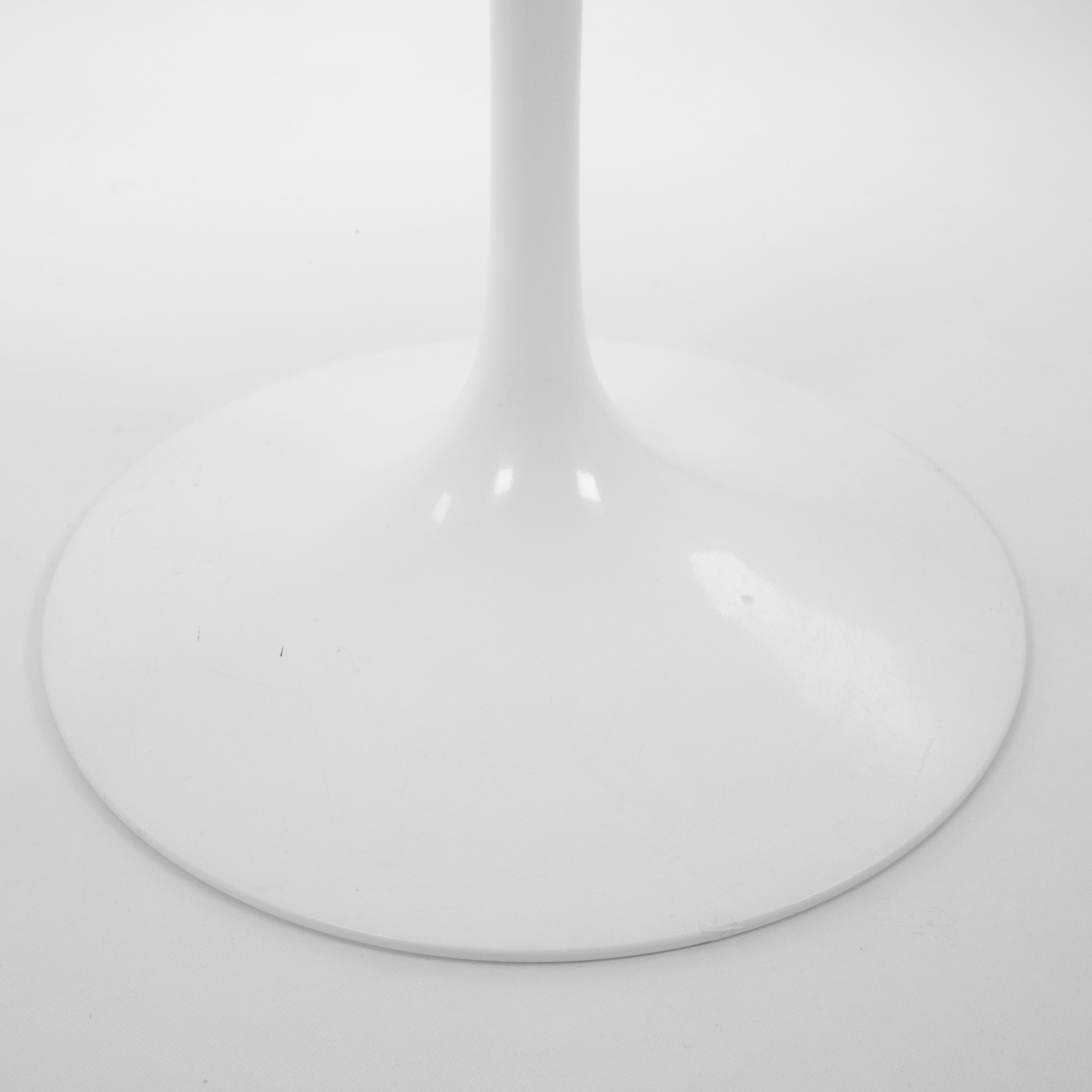 Knoll International | Saarinen Dining Table