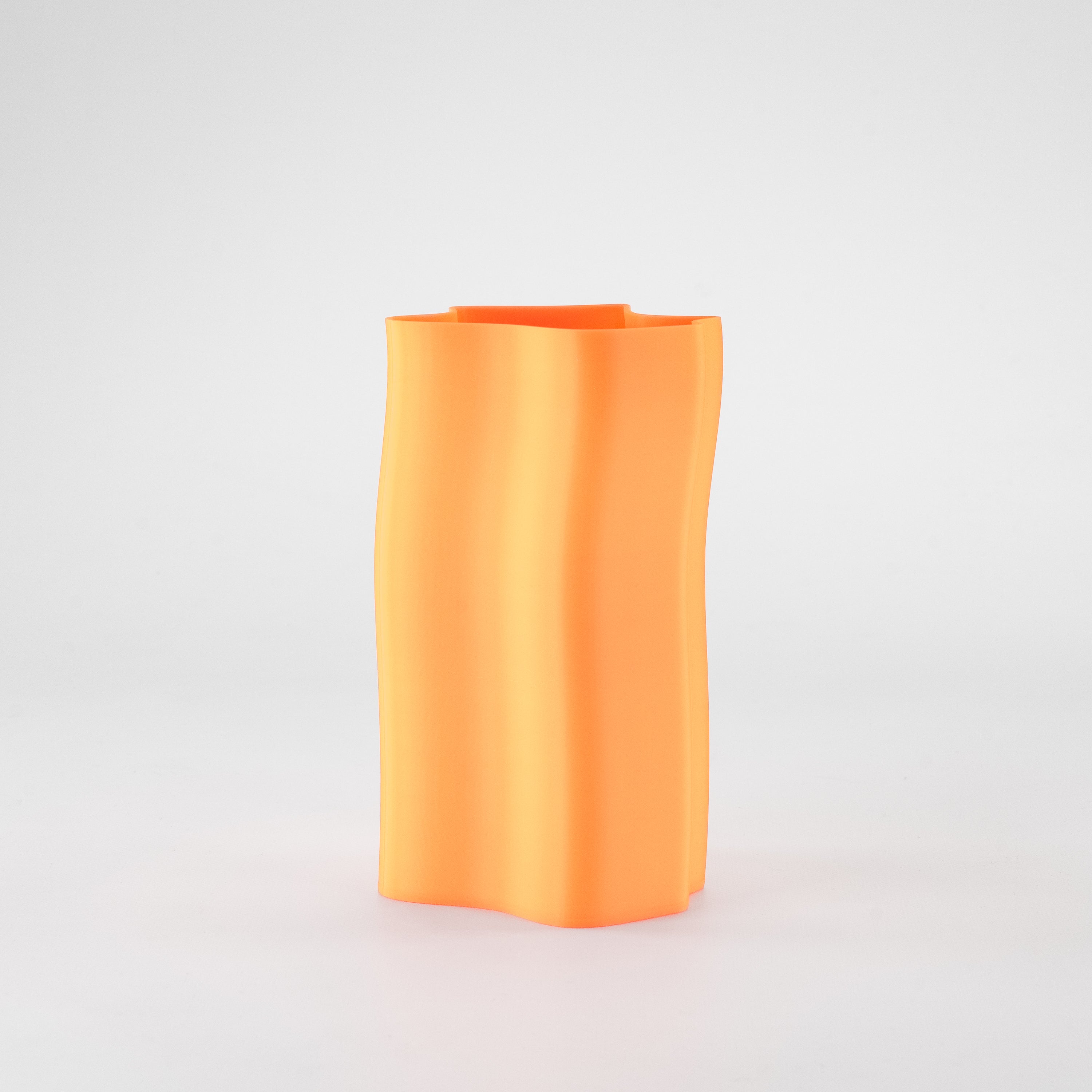 VaseFluid-DilemmaStudio-Neu-Variante-NeonOrange-01.jpg