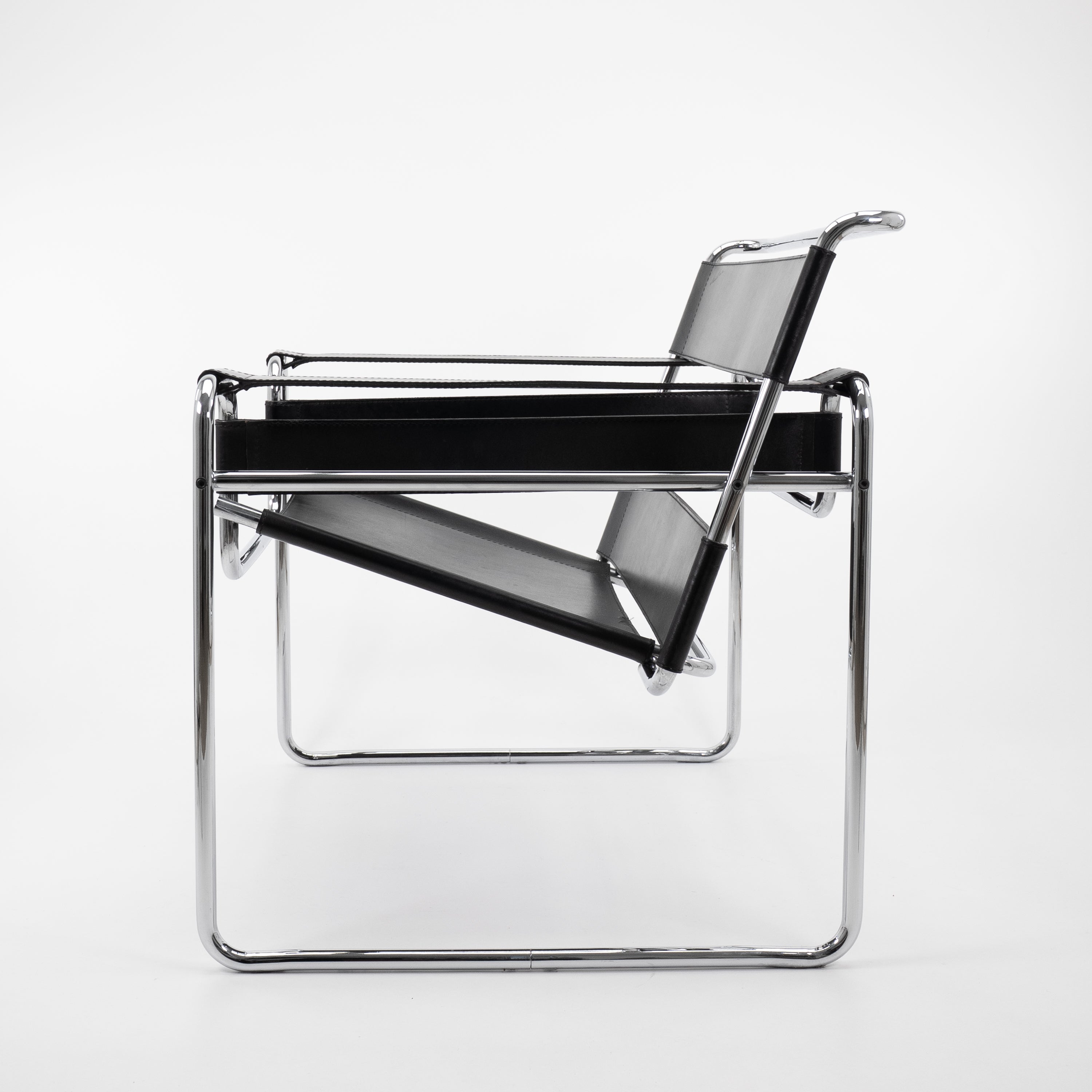 WassilyChair-Knoll-LederSchwarz-B-Zustand-02.jpg