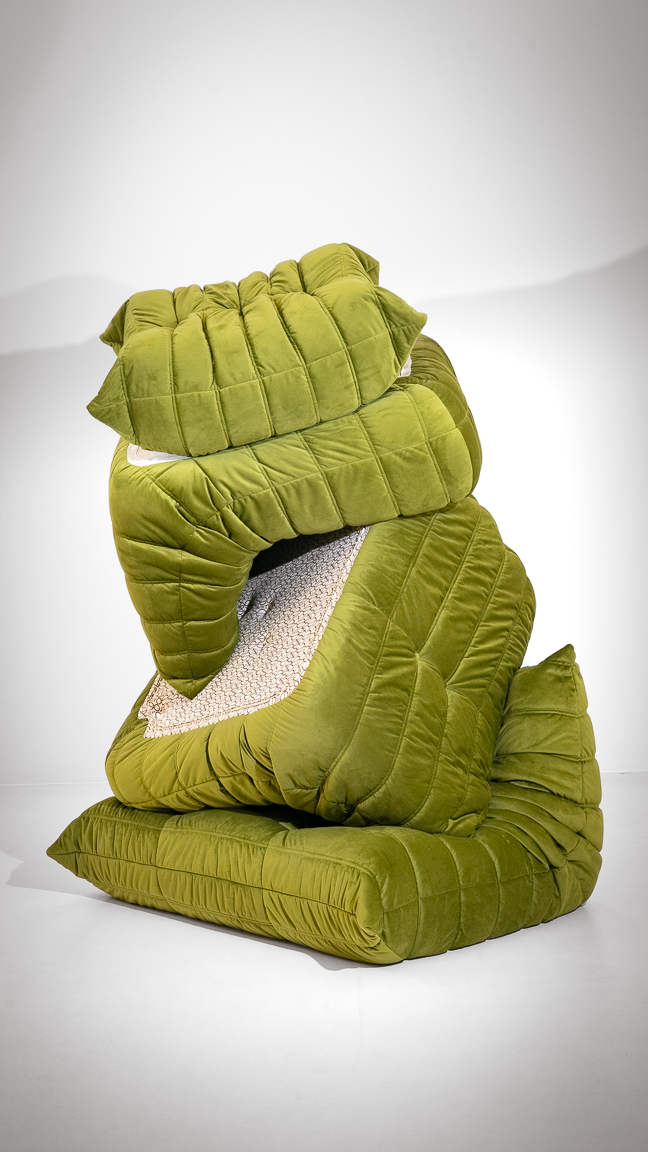 Webshop_Slide_Mobile_-_Reupholstered_Togos_-_Gruen.png