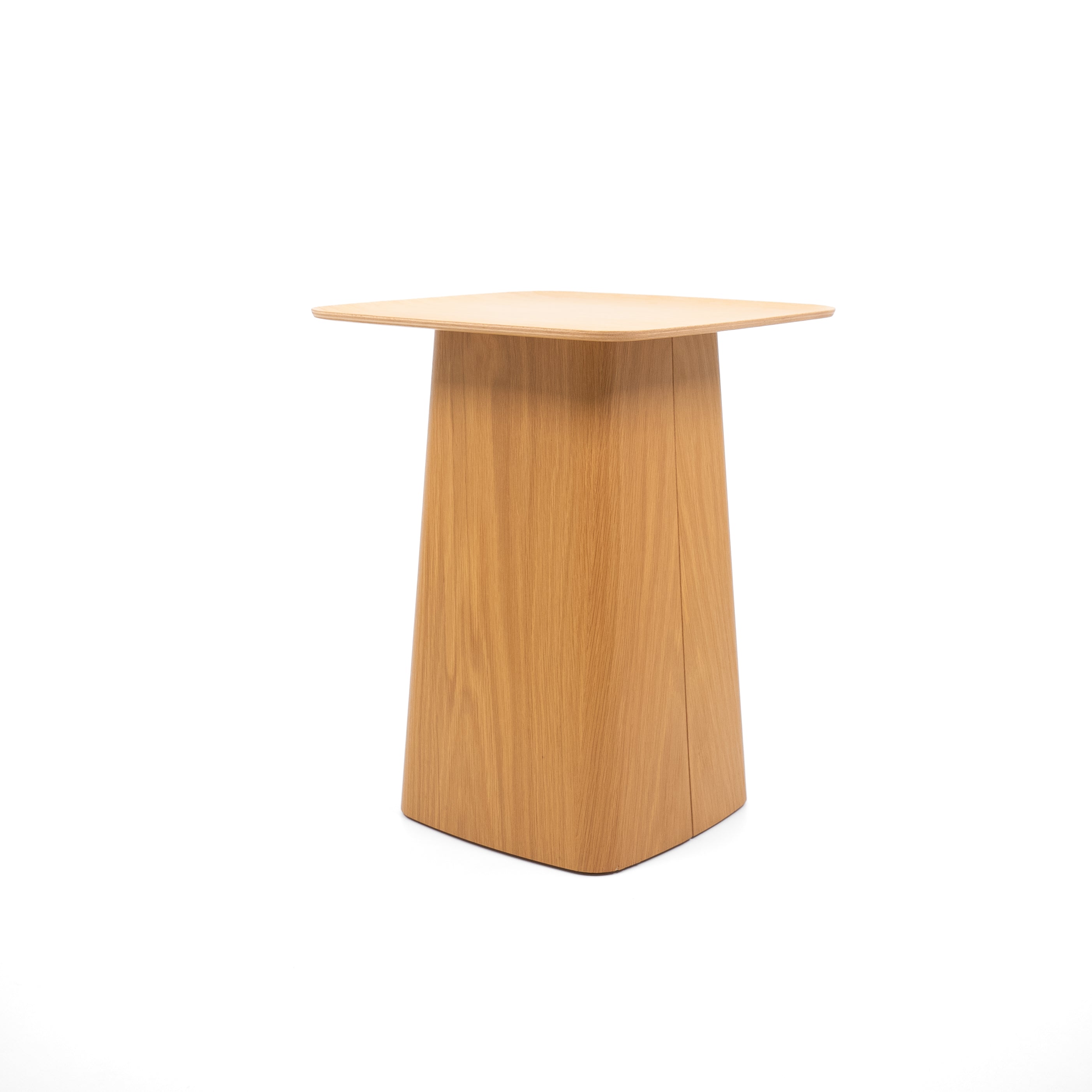 WoodenSideTable-Vitra-B-Zustand-EIcheHell-02.jpg
