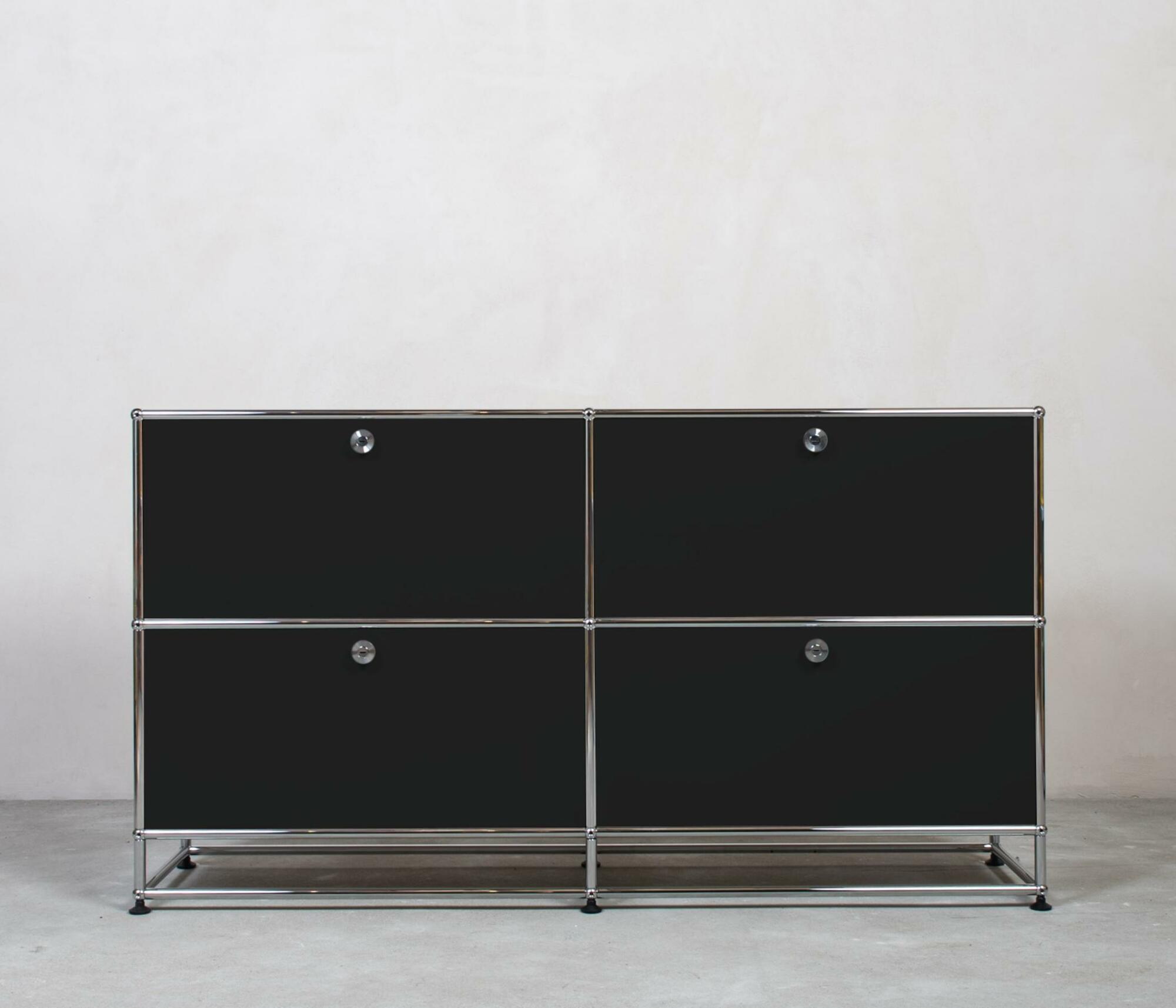 USM Haller |  Sideboard | 2x2 Fächer mit Unterbau